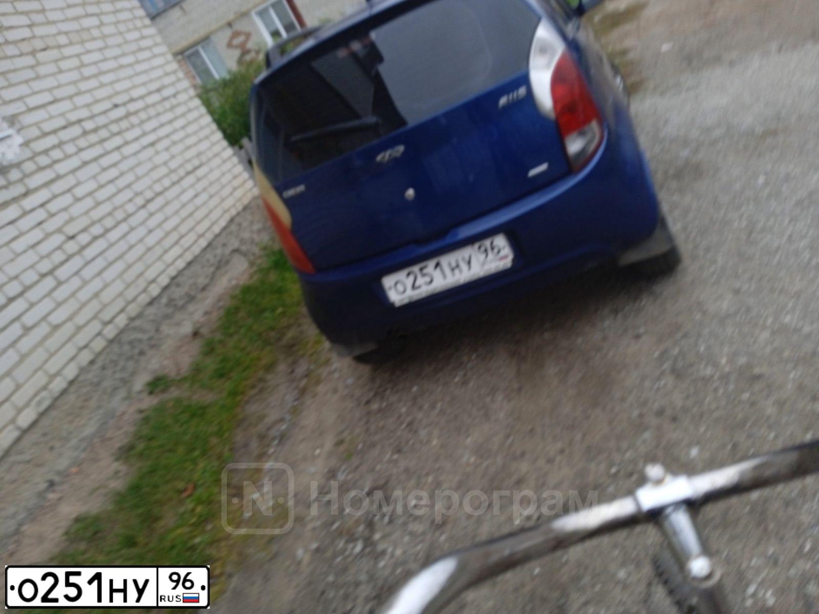 Фото автомобиля CHERY KIMO /A1/, 2009 — госномер О251НУ96. Цвет: СИНИЙ