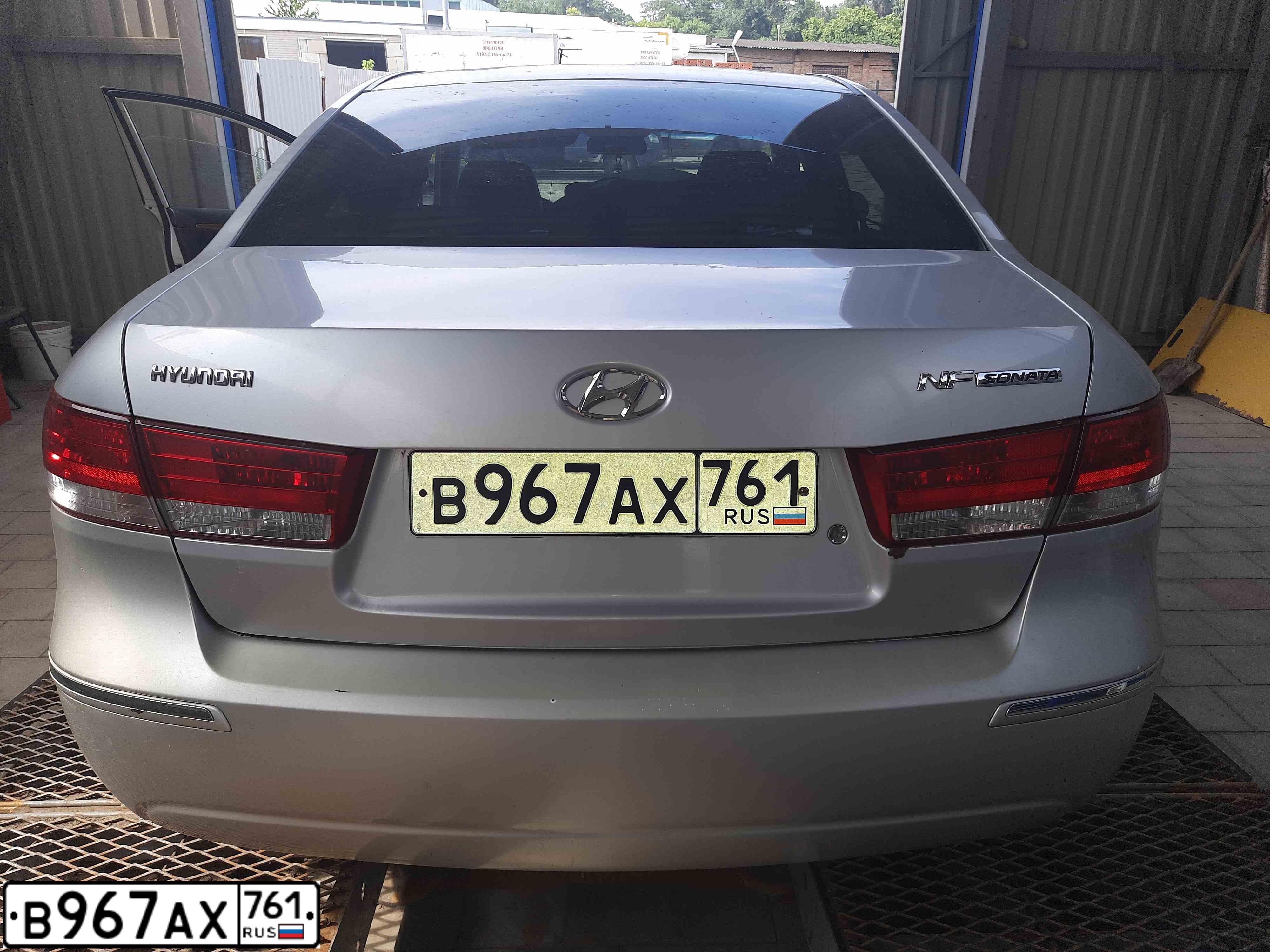 Фото автомобиля HYUNDAI SONATA, 2008 — госномер К109КК61. Цвет: СЕРЕБРИСТЫЙ