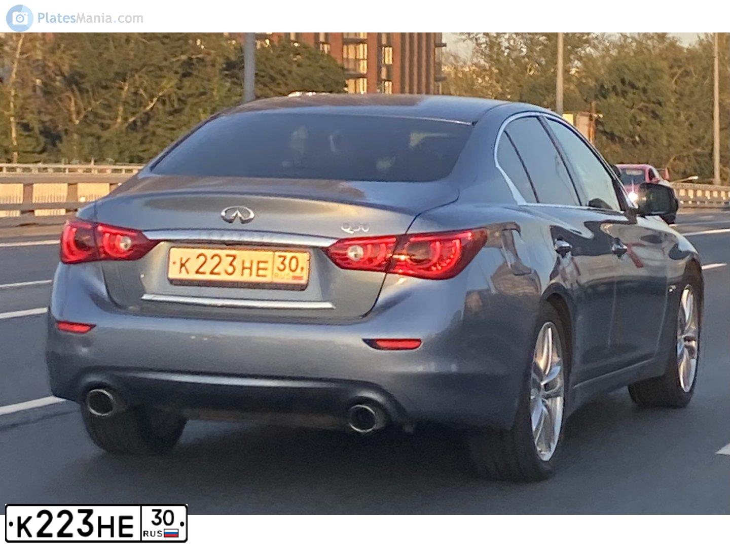 Фото автомобиля INFINITI Q50, 2014 — госномер К223НЕ30. Цвет: СЕРЫЙ