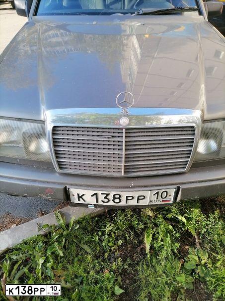 Фото автомобиля MERCEDES E-KLASSE, 1988 — госномер К138РР10. Цвет: Серый
