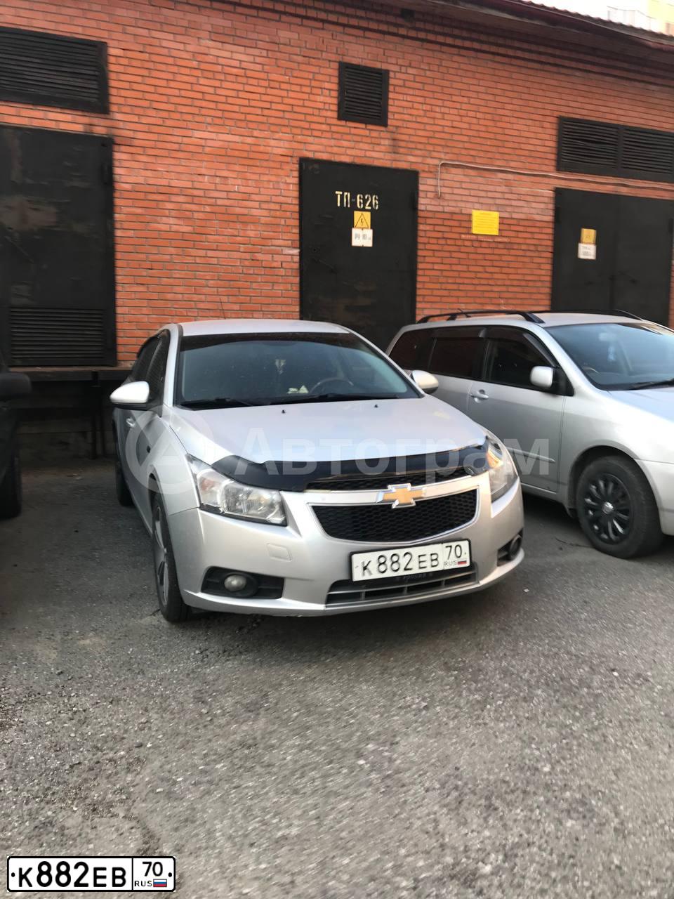 Фото автомобиля CHEVROLET CRUZE, 2011 — госномер К882ЕВ70. Цвет: Серебристый