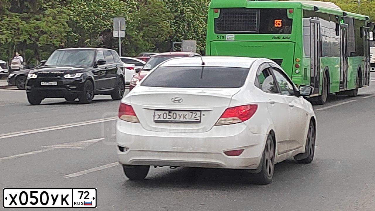 Фото автомобиля HYUNDAI SOLARIS, 2012 — госномер Х050УК72. Цвет: Белый