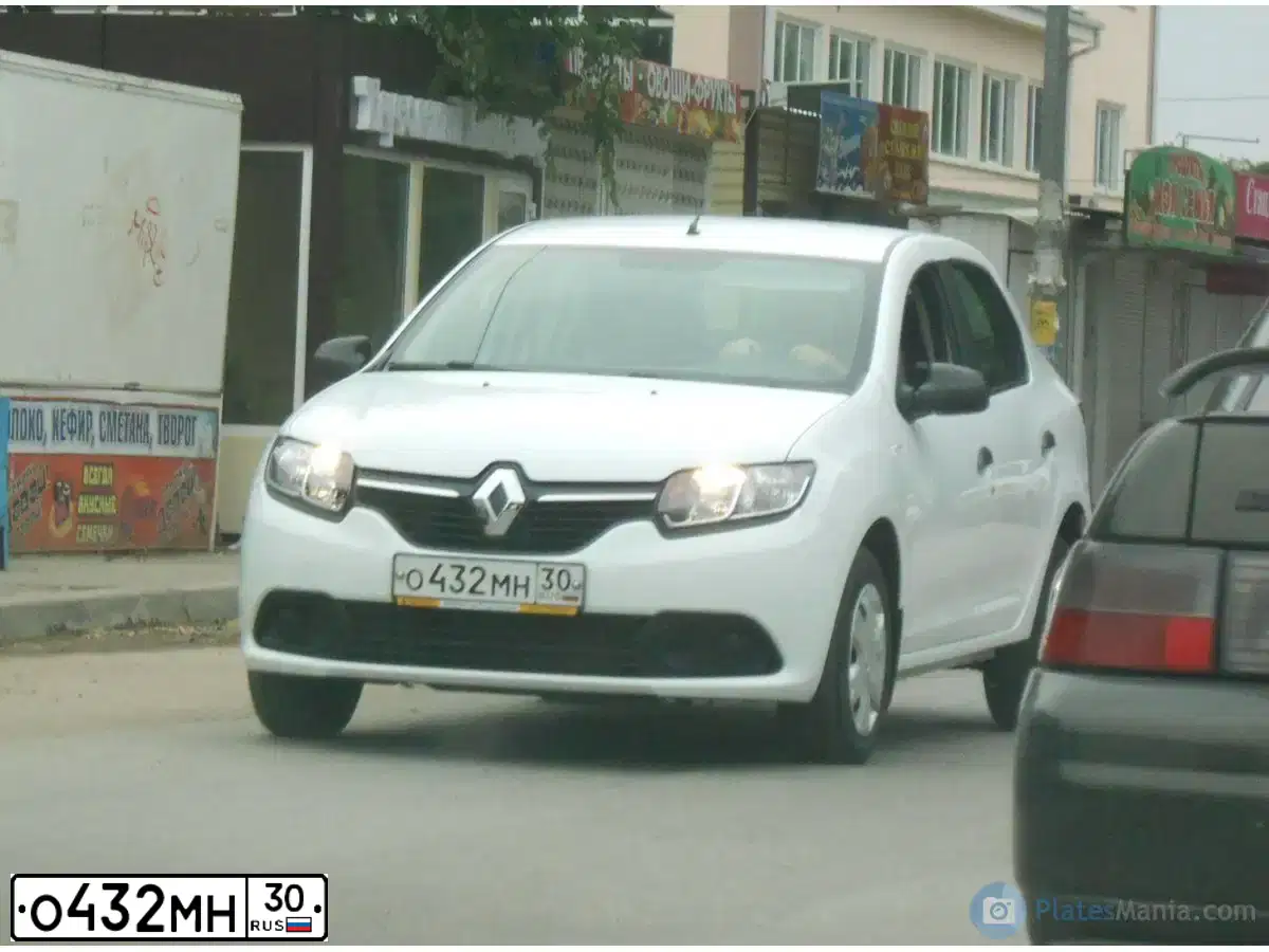 Фото автомобиля RENAULT LOGAN, 2017 — госномер К679СР21. Цвет: Белый