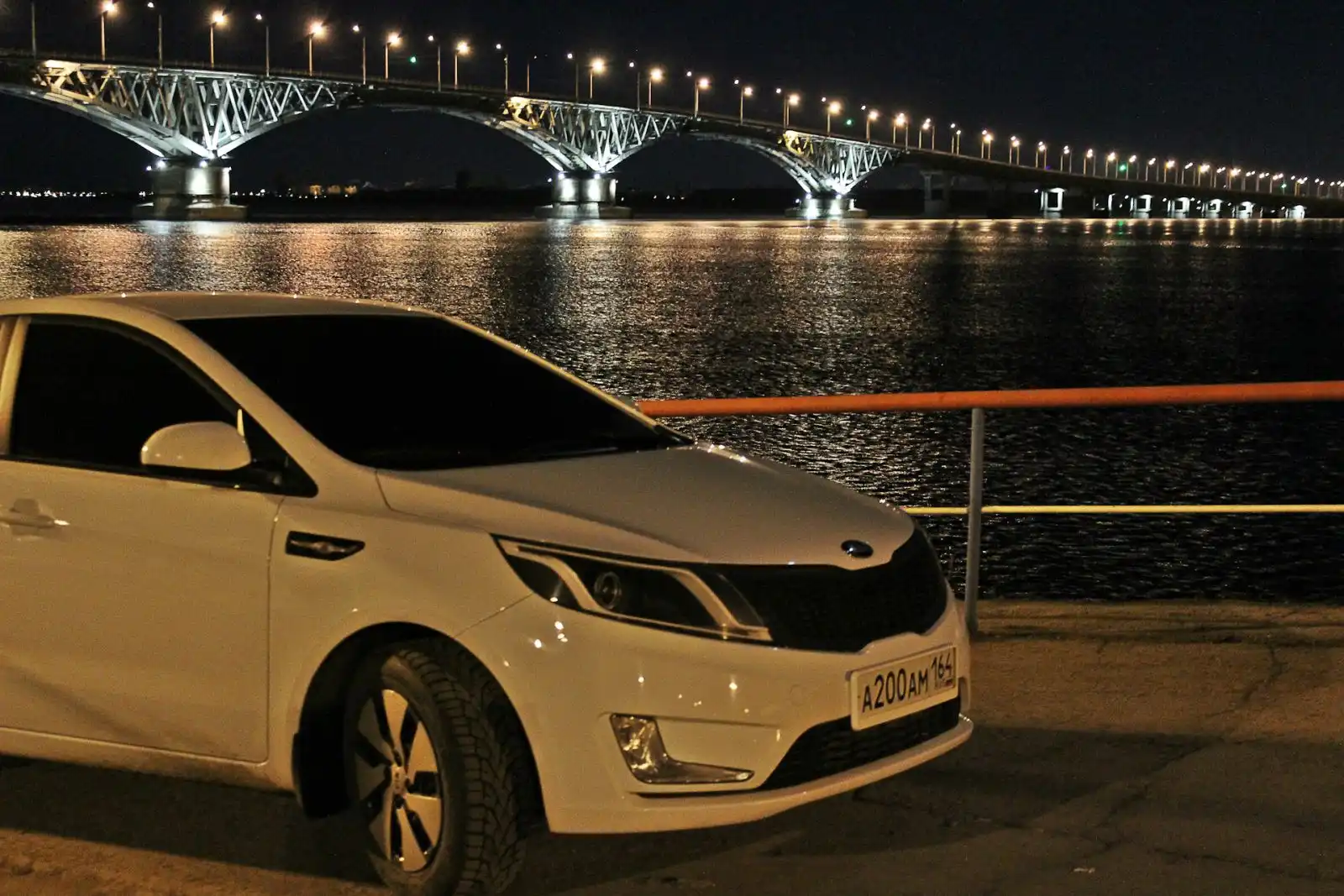 Фото автомобиля KIA RIO, 2018 — госномер К883МО134. Цвет: ЧЕРНЫЙ