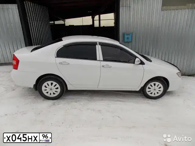 Фото автомобиля LIFAN SOLANO, 2012 — госномер Х045НХ96. Цвет: Белый