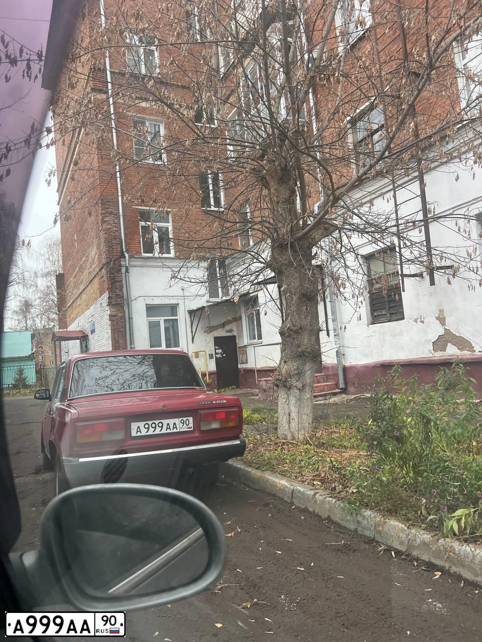 Фото автомобиля GAZ 3110 WOLGA, 1998 — госномер А999АА90. Цвет: СЕРЫЙ СВЕТЛЫЙ