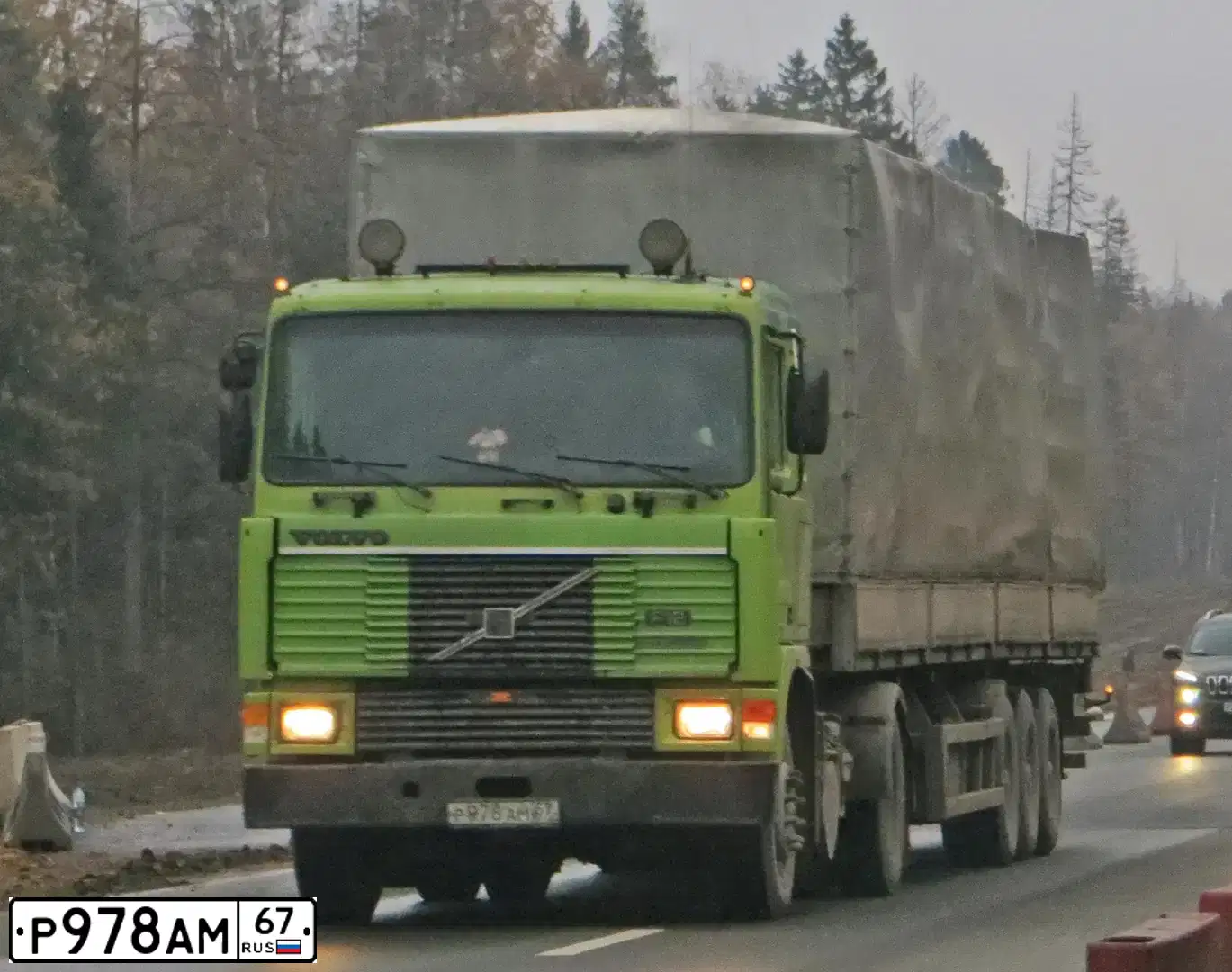 Фото автомобиля VOLVO F12, 1990 — госномер О682ТК69. Цвет: ЗЕЛЕНЫЙ