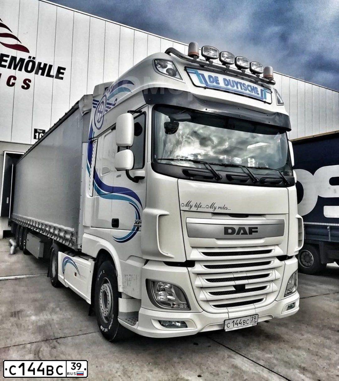 Фото автомобиля DAF XF 105, 2015 — госномер С144ВС39. Цвет: БЕЛЫЙ