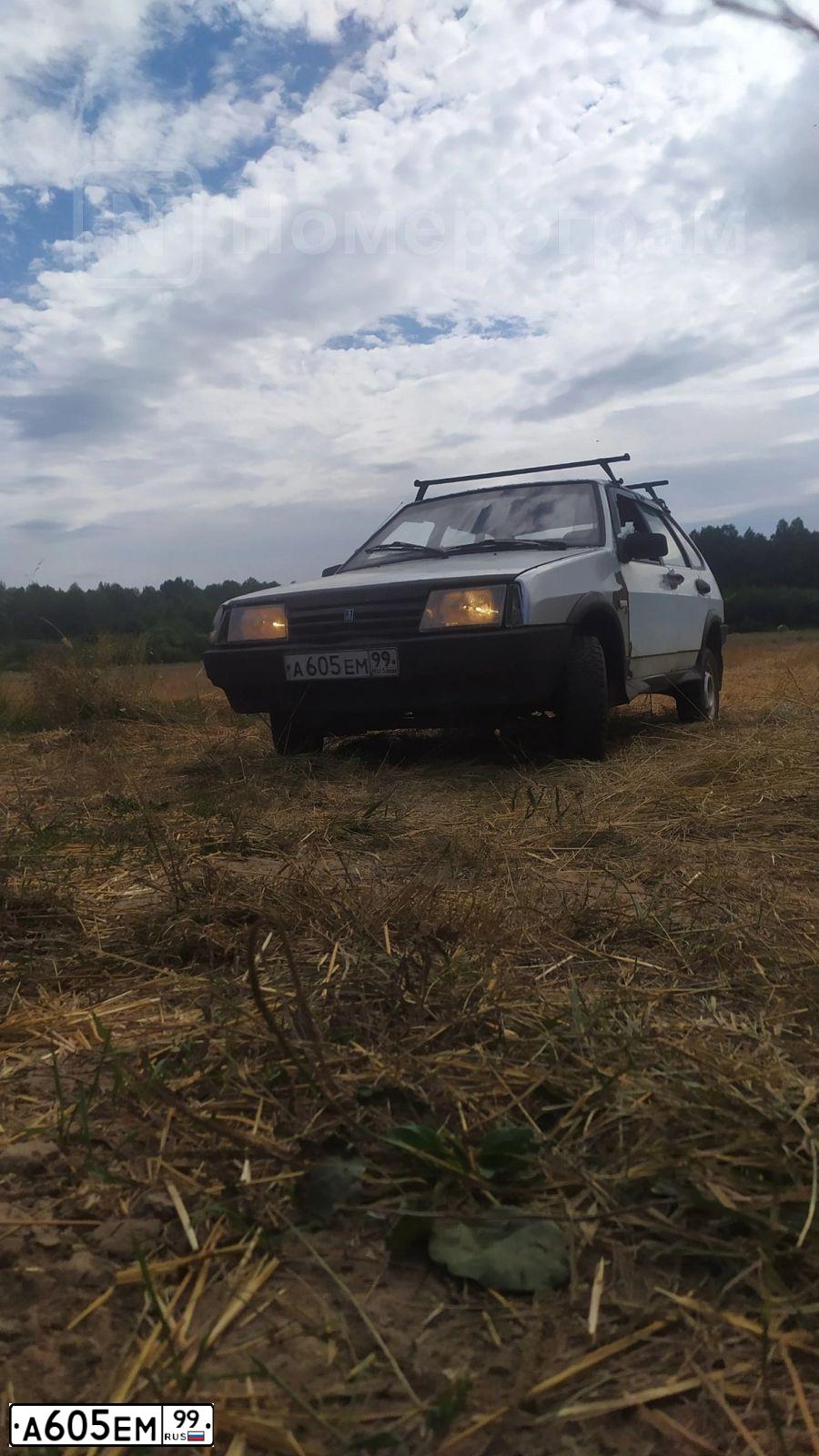 Фото автомобиля LADA 2109 SAMARA, 1991 — госномер А605ЕМ99. Цвет: БЕЛЫЙ