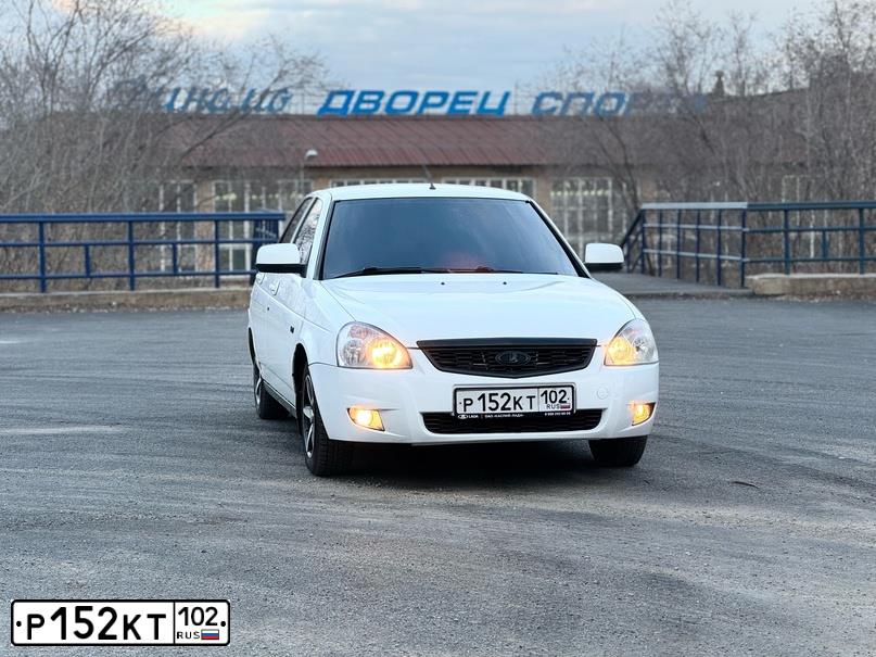 Фото автомобиля LADA PRIORA, 2013 — госномер Е046ЕВ774. Цвет: Белый