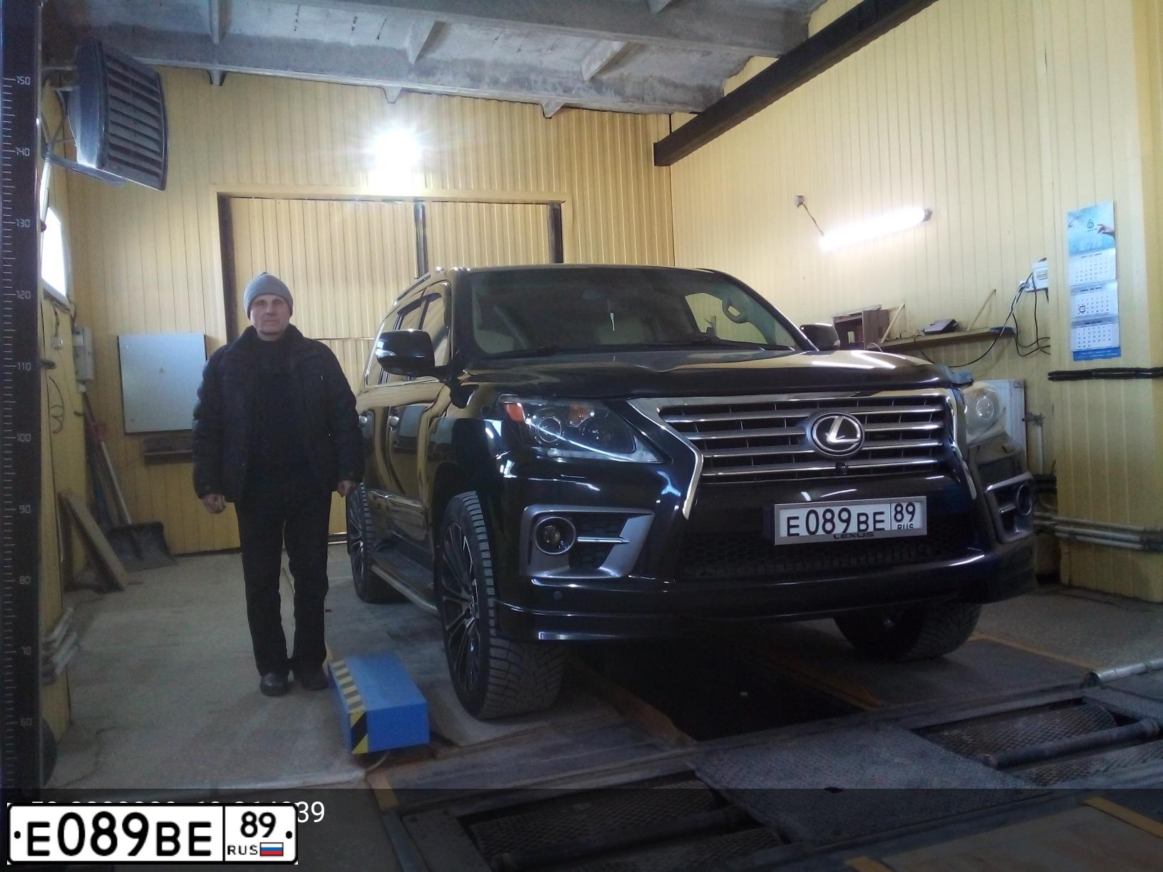 Фото автомобиля HYUNDAI GENESIS, 2014 — госномер Е089ВЕ89. Цвет: ЧЕРНЫЙ