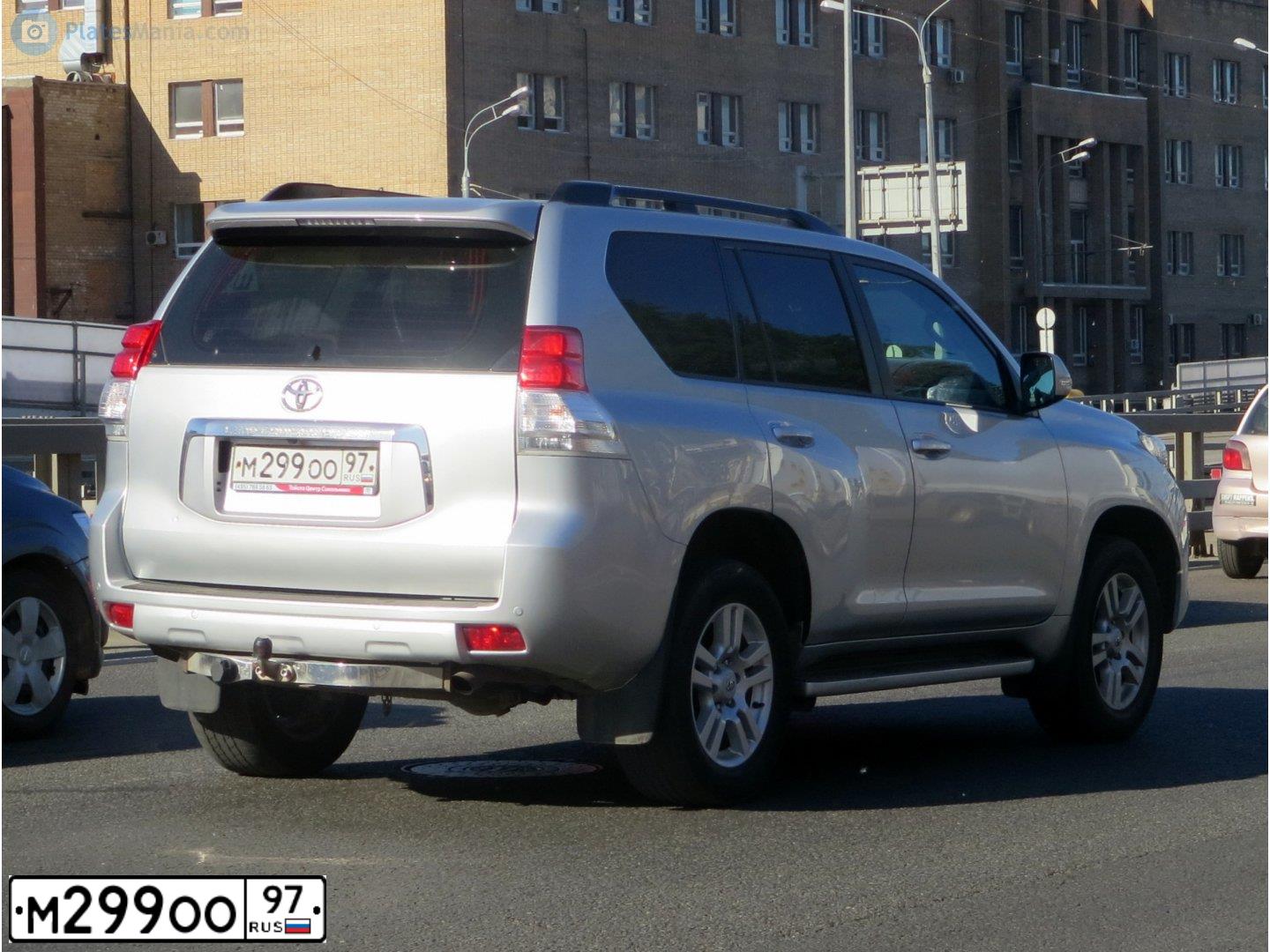 Фото автомобиля TOYOTA LANDCRUISER, 2013 — госномер М299ОО97. Цвет: СЕРЫЙ