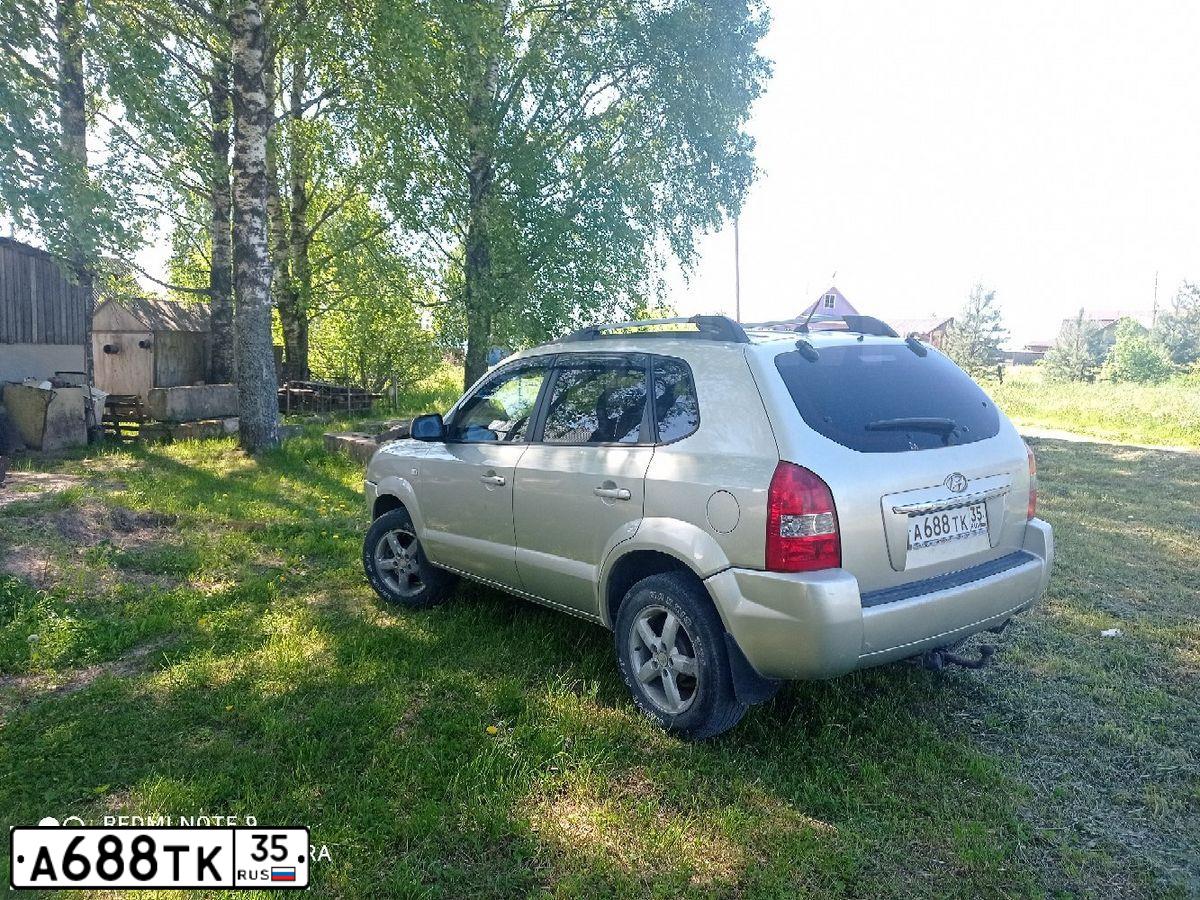 Фото автомобиля HYUNDAI TUCSON, 2008 — госномер А688ТК35. Цвет: Серебристый