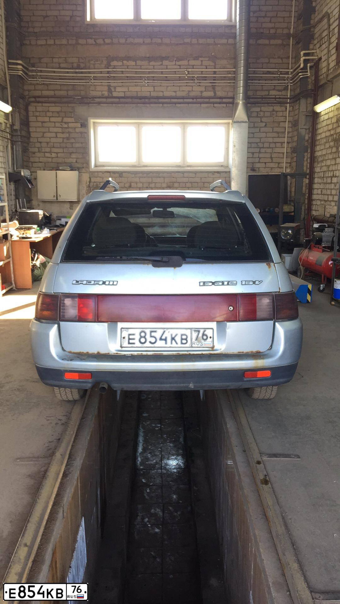 Фото автомобиля LADA 2111, 2000 — госномер Е854КВ76. Цвет: Серый