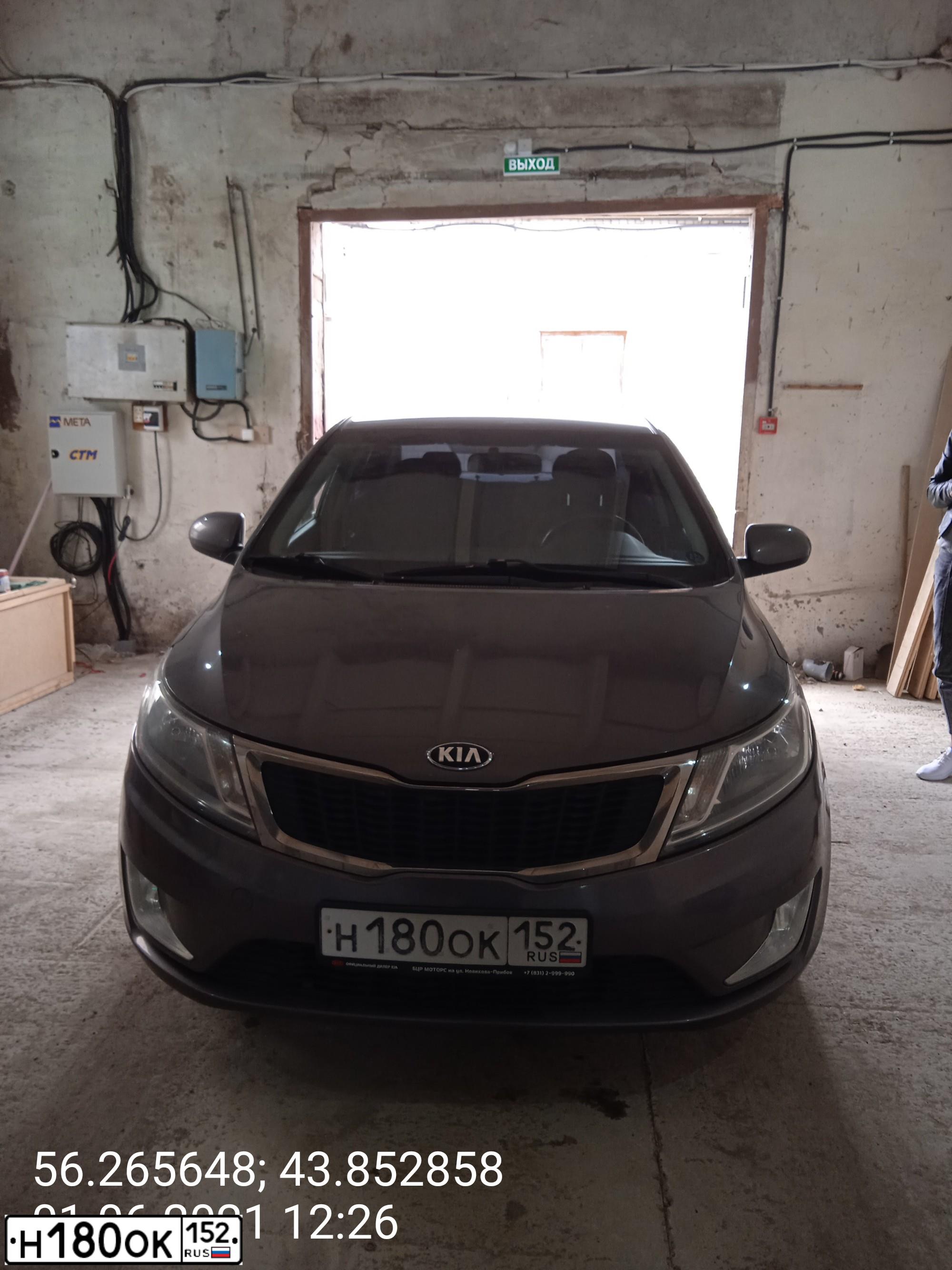 Фото автомобиля KIA RIO, 2014 — госномер Н180ОК152. Цвет: ТЕМНО-СЕРЫЙ