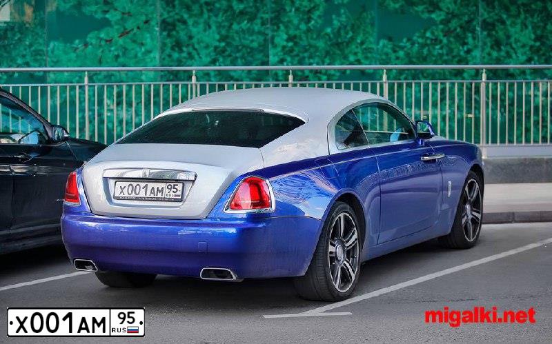 Фото автомобиля ROLLS ROYCE ROLLS-ROYCE WRAITH, 2015 — госномер С858УН797. Цвет: СИНИЙ СЕРЕБРИСТЫЙ