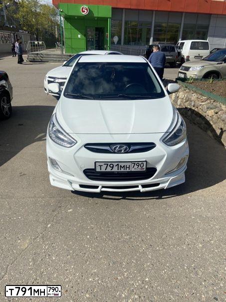Фото автомобиля HYUNDAI SOLARIS, 2013 — госномер М421ЕА790. Цвет: Белый
