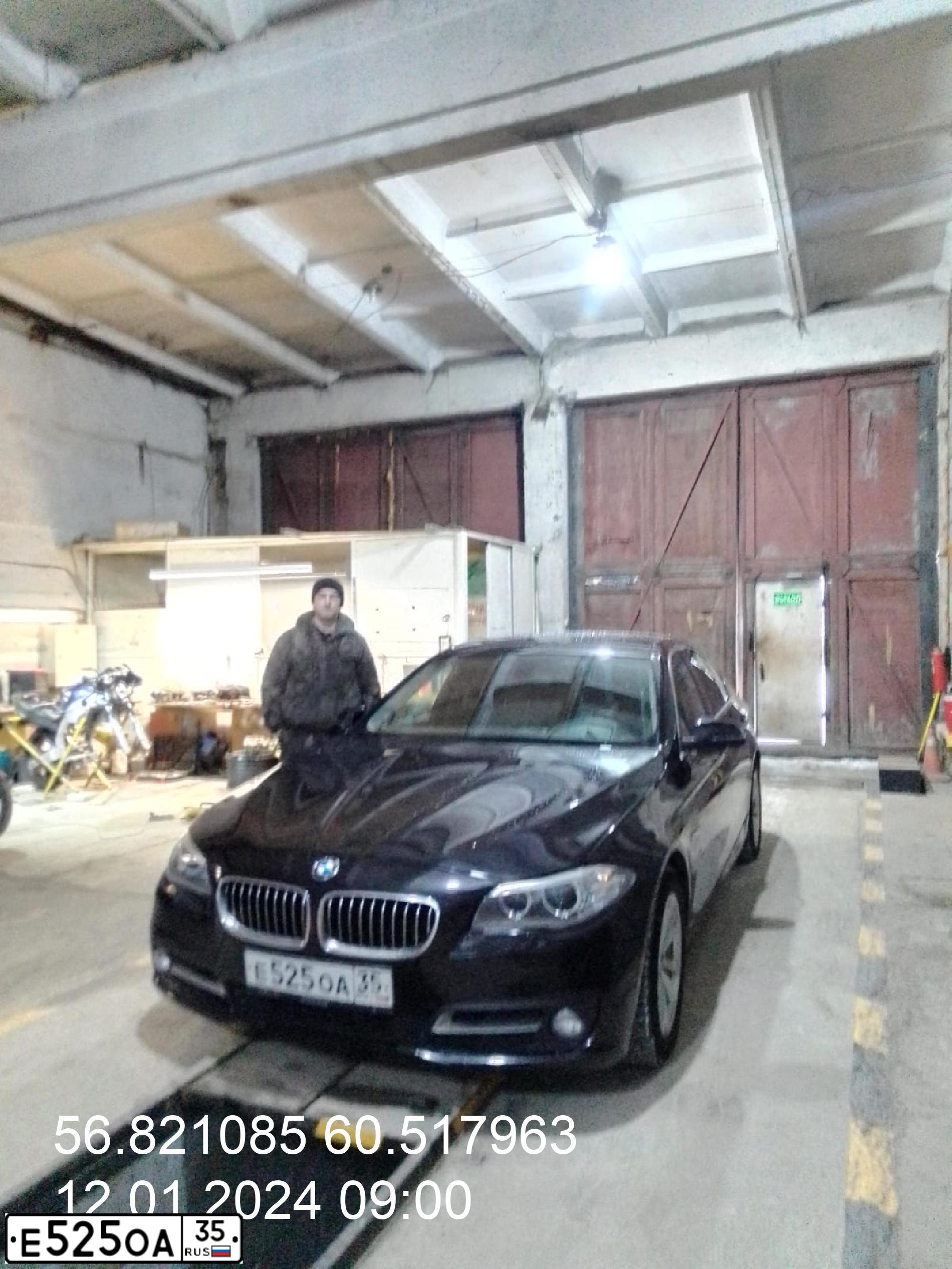 Фото автомобиля BMW SERIE 5, 2014 — госномер Т337РУ196. Цвет: ЧЕРНЫЙ