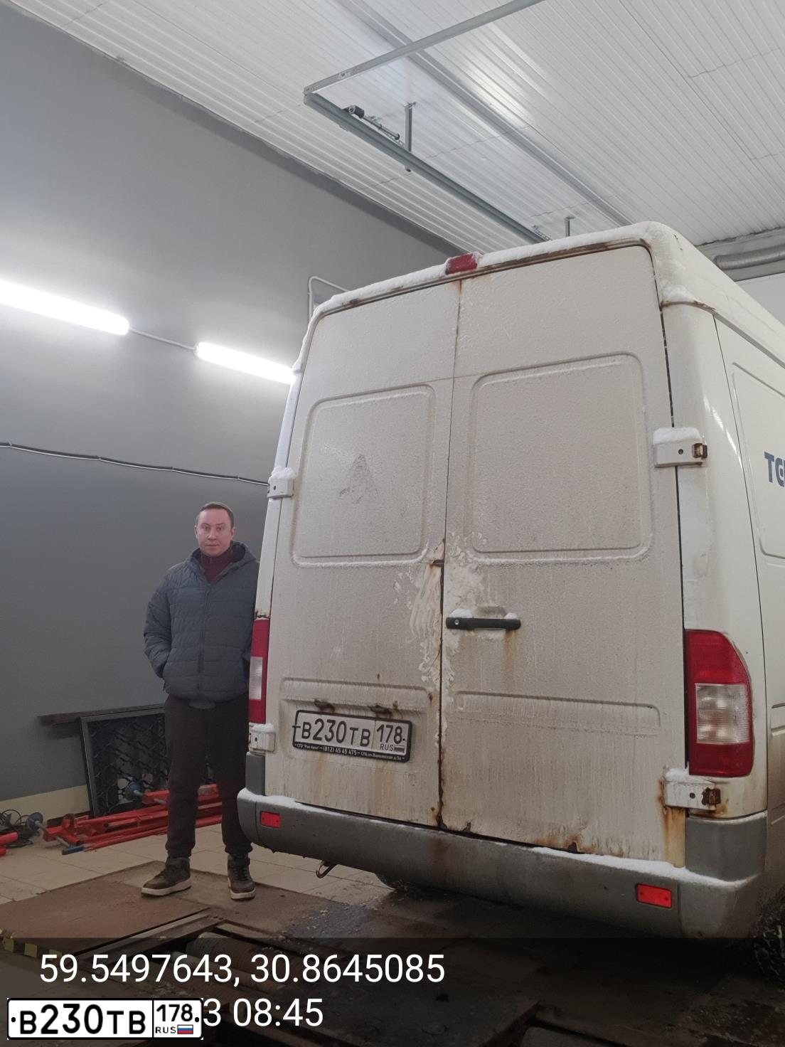 Фото автомобиля MERCEDES SPRINTER, 2014 — госномер В230ТВ178. Цвет: БЕЛЫЙ