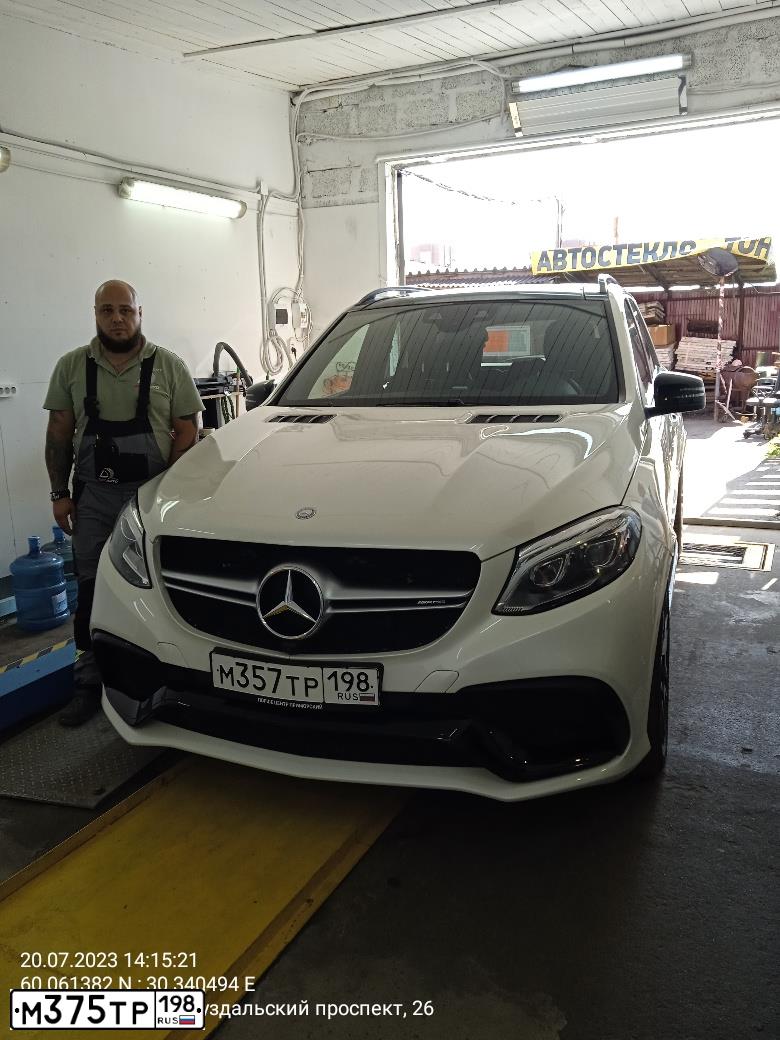 Фото автомобиля MERCEDES GLE-KLASSE, 2016 — госномер С255ЕУ198. Цвет: Белый