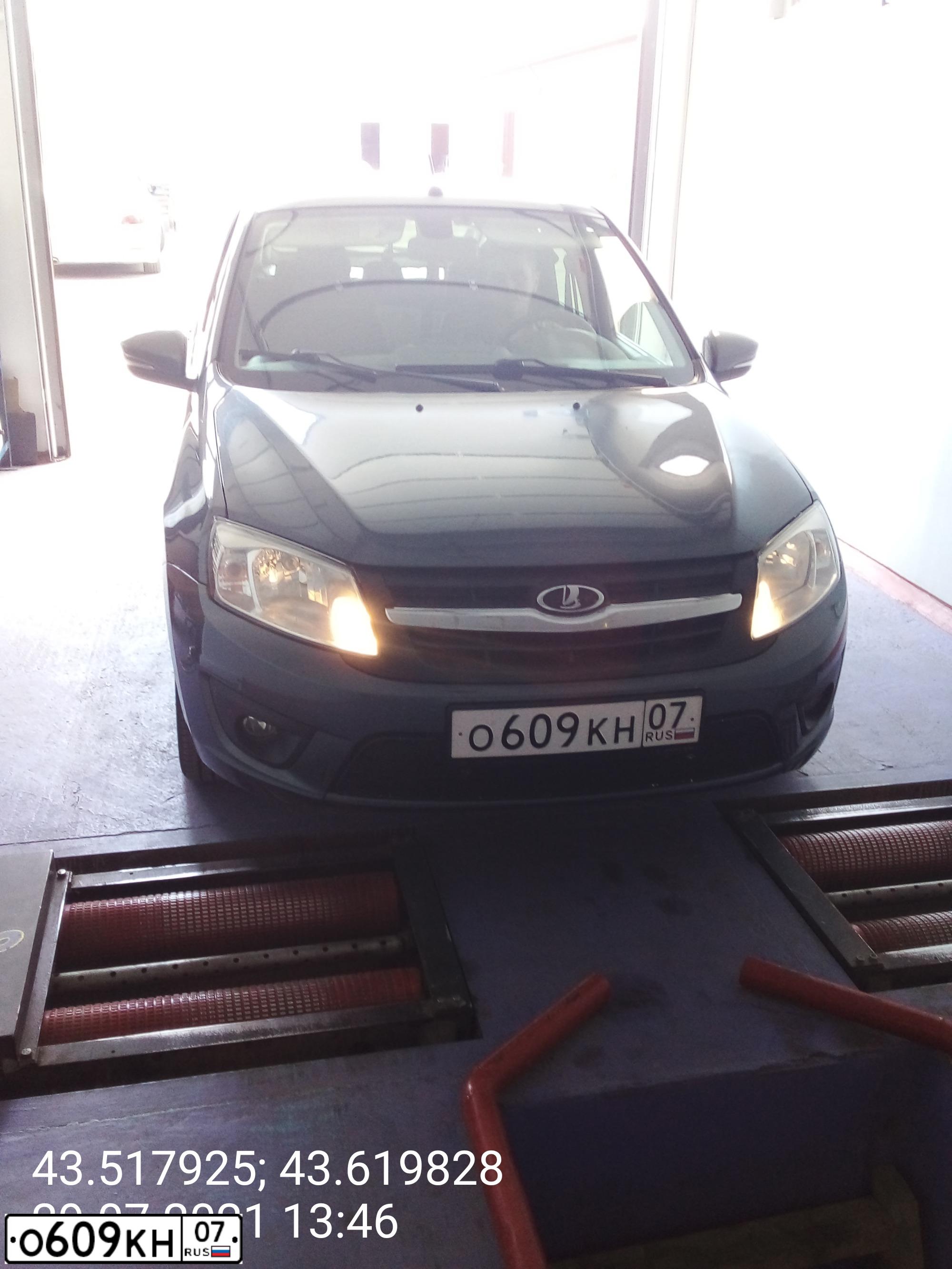 Фото автомобиля VOLKSWAGEN POLO, 2014 — госномер А131КС126. Цвет: Белый