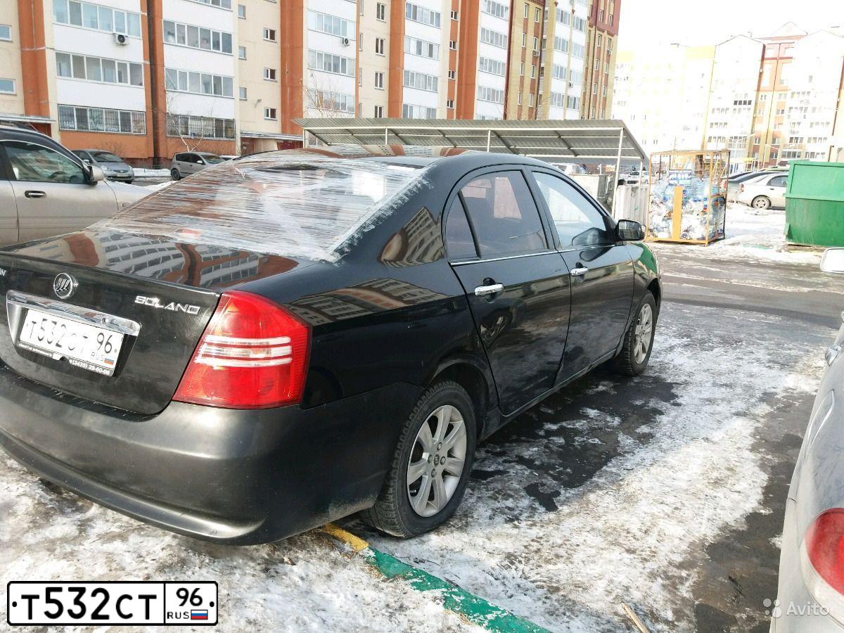 Фото автомобиля FORD FOCUS, 2012 — госномер Р210ВМ196. Цвет: СВЕТЛО-СЕРЫЙ