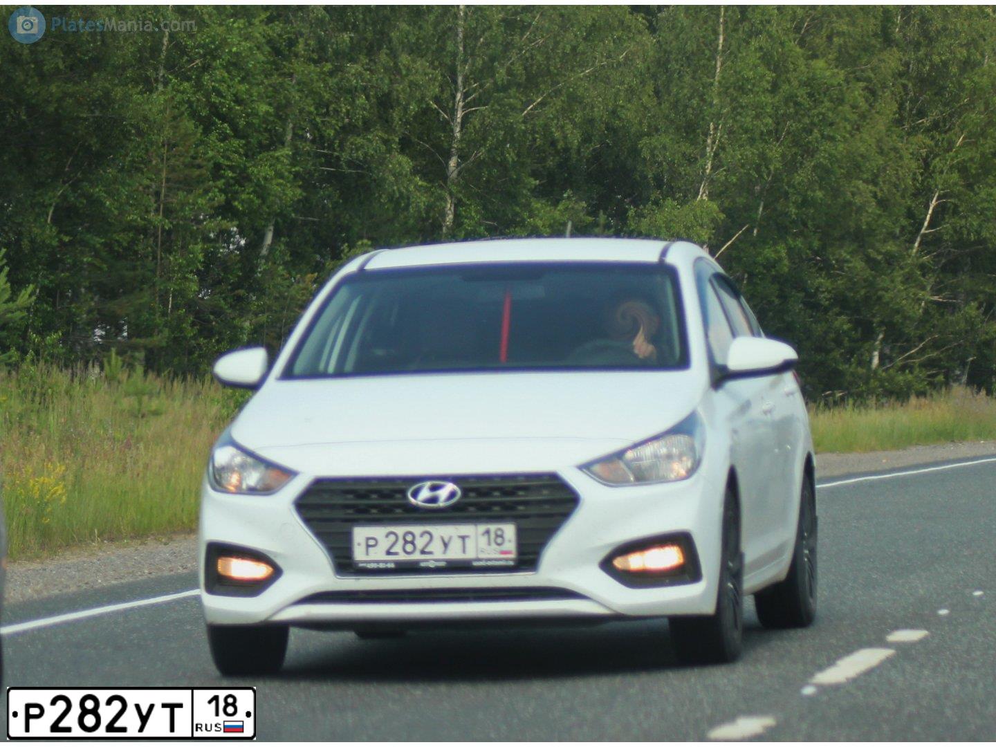 Фото автомобиля HYUNDAI SOLARIS, 2017 — госномер Р282УТ18. Цвет: Белый