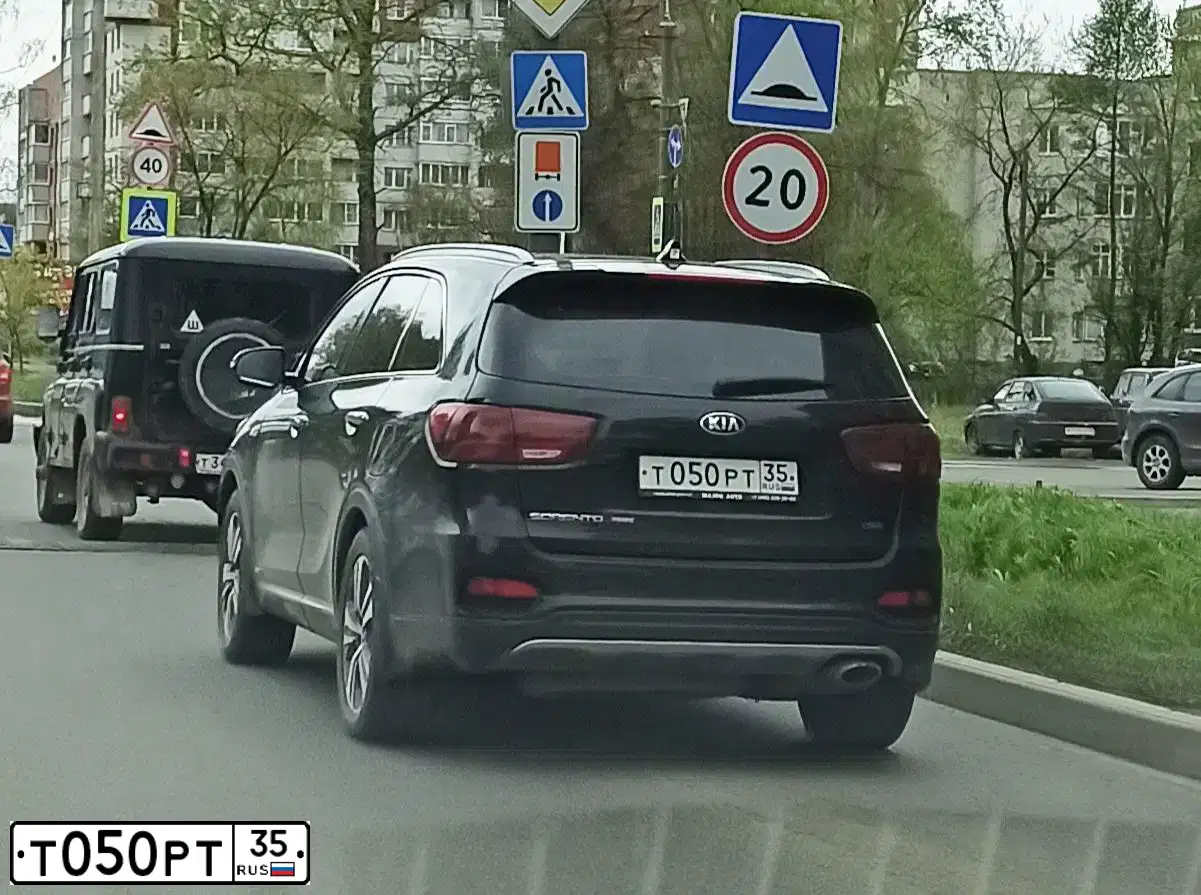 Фото автомобиля KIA SORENTO, 2018 — госномер В194УК799. Цвет: ЧЕРНЫЙ