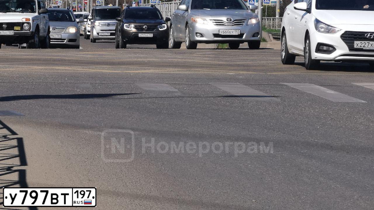Фото автомобиля GEELY ATLAS, 2021 — госномер Р350ЕМ977