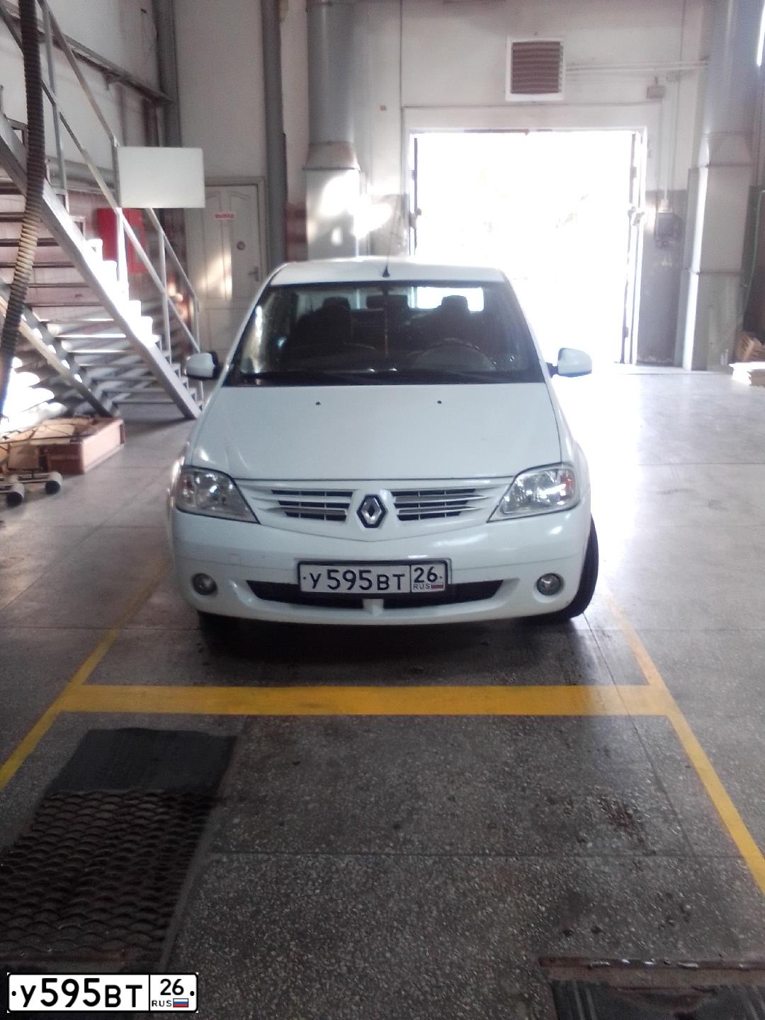 Фото автомобиля RENAULT LOGAN, 2009 — госномер У595ВТ26. Цвет: Белый