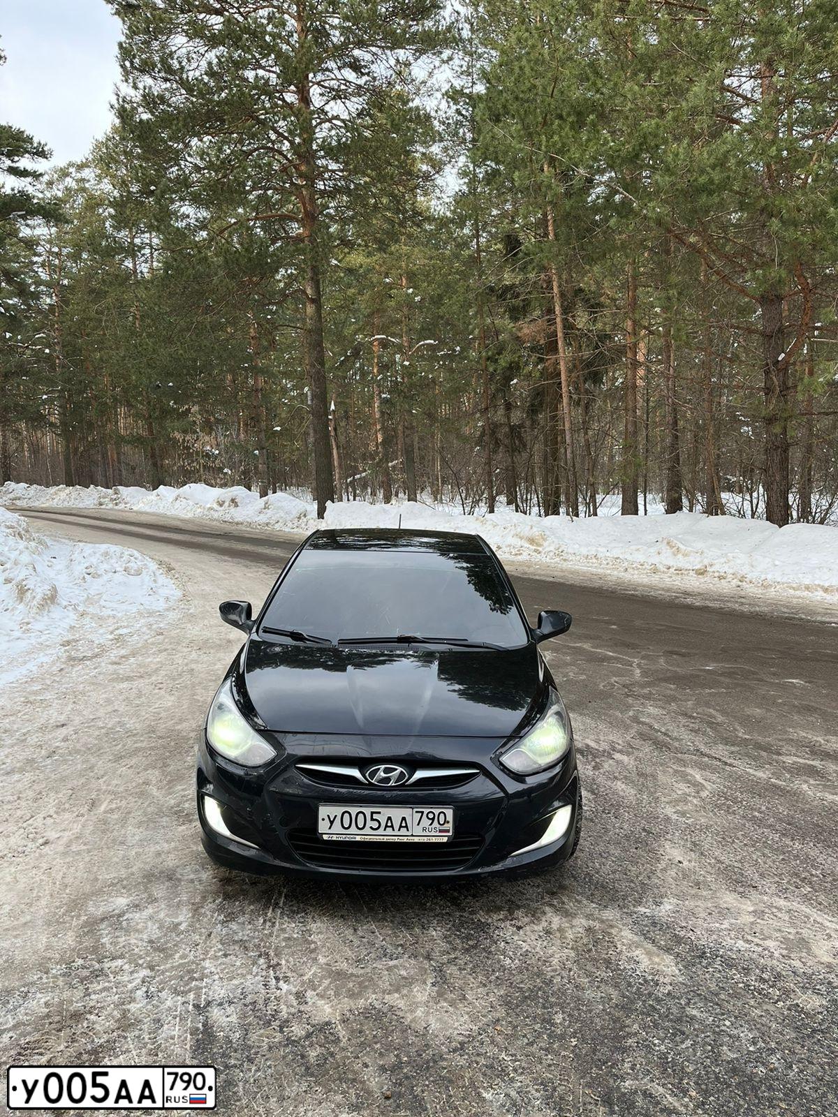 Фото автомобиля HYUNDAI SOLARIS, 2012 — госномер У005АА790. Цвет: ЧЕРНЫЙ