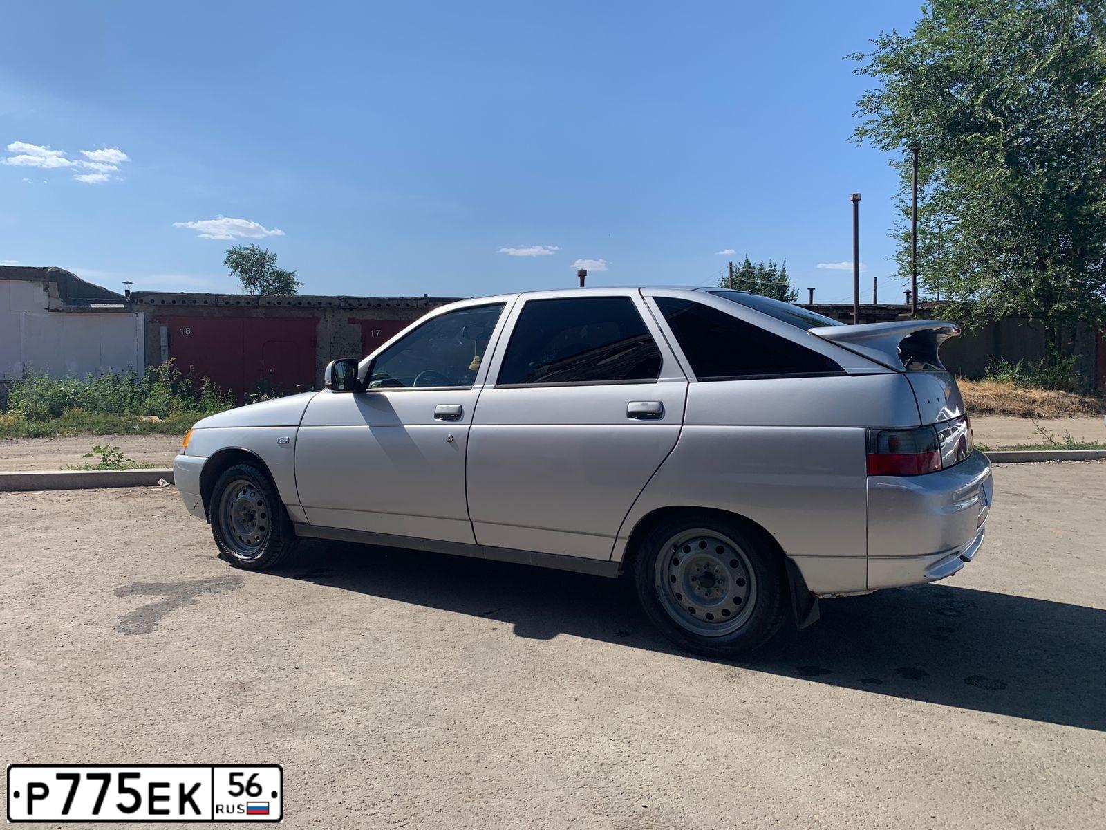 Фото автомобиля LADA 2112, 2005 — госномер К737КО147. Цвет: СВЕТЛО-СЕРЕБРИСТЫЙ МЕТАЛЛ