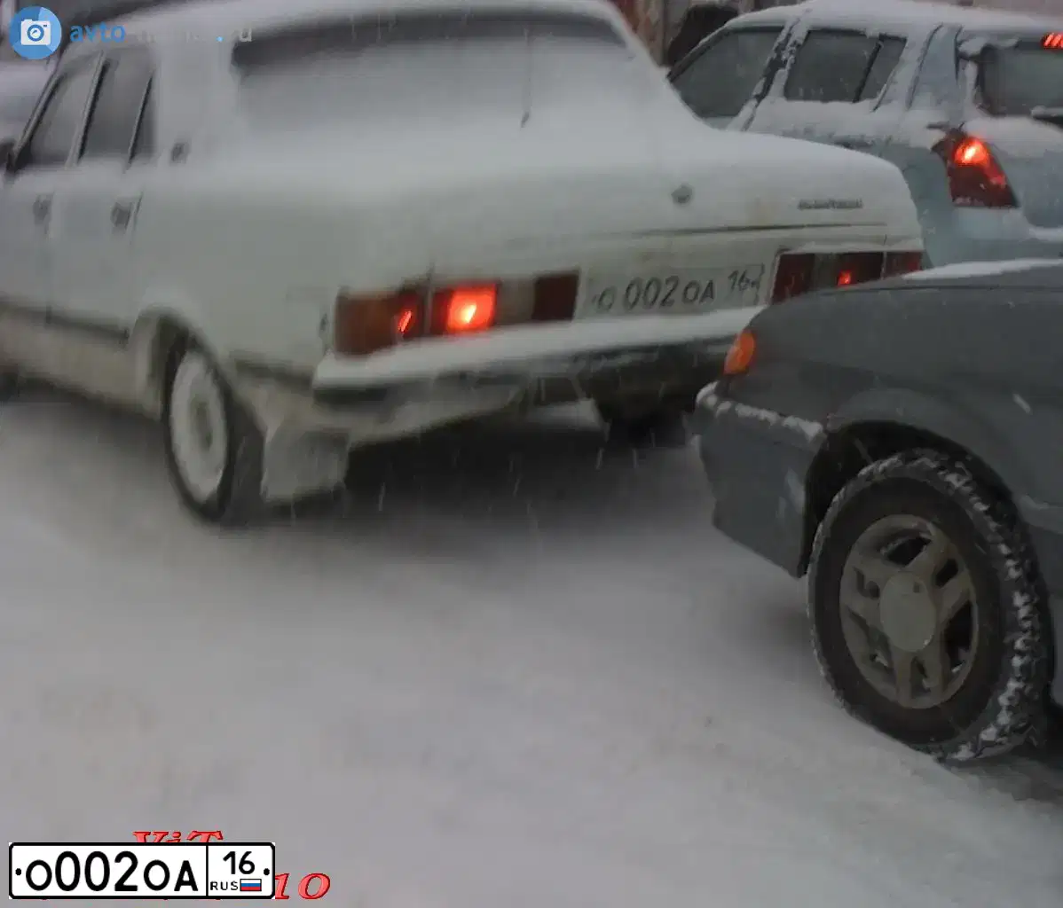 Фото автомобиля TOYOTA LANDCRUISER, 2002 — госномер О002ОА16. Цвет: Серый