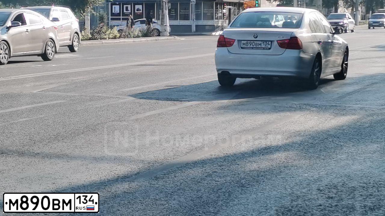 Фото автомобиля BMW 318I, 2011 — госномер Н397КУ134