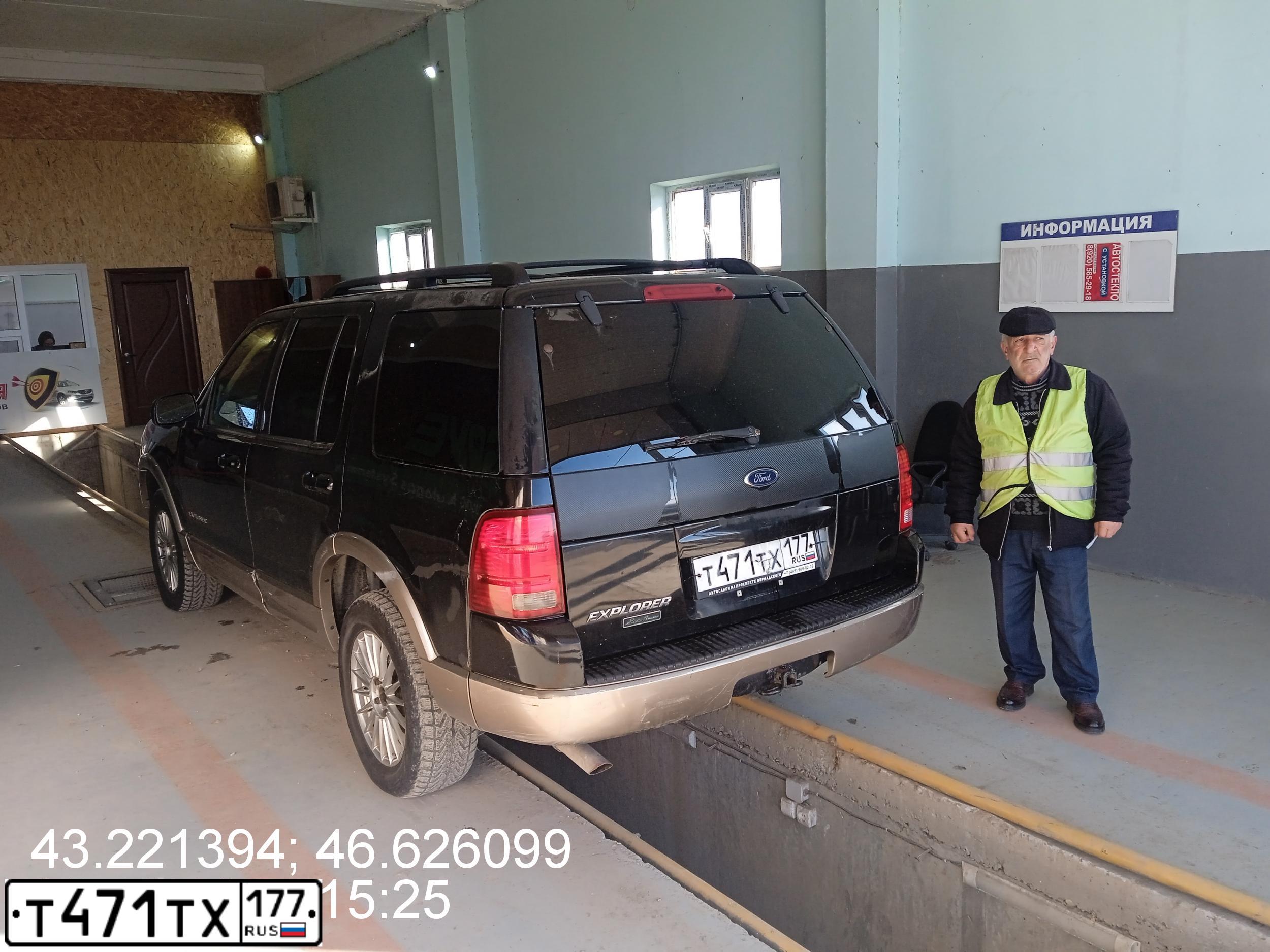 Фото автомобиля FORD EXPLORER, 2002 — госномер Н239АК134. Цвет: ЧЕРНЫЙ