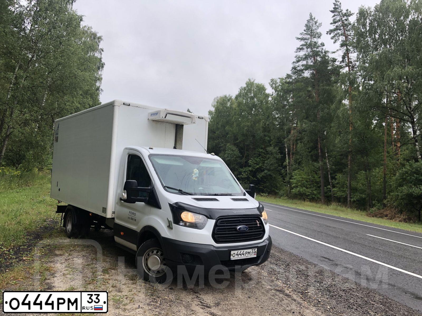 Фото автомобиля FORD TRANSIT, 2017 — госномер О444РМ33. Цвет: Белый