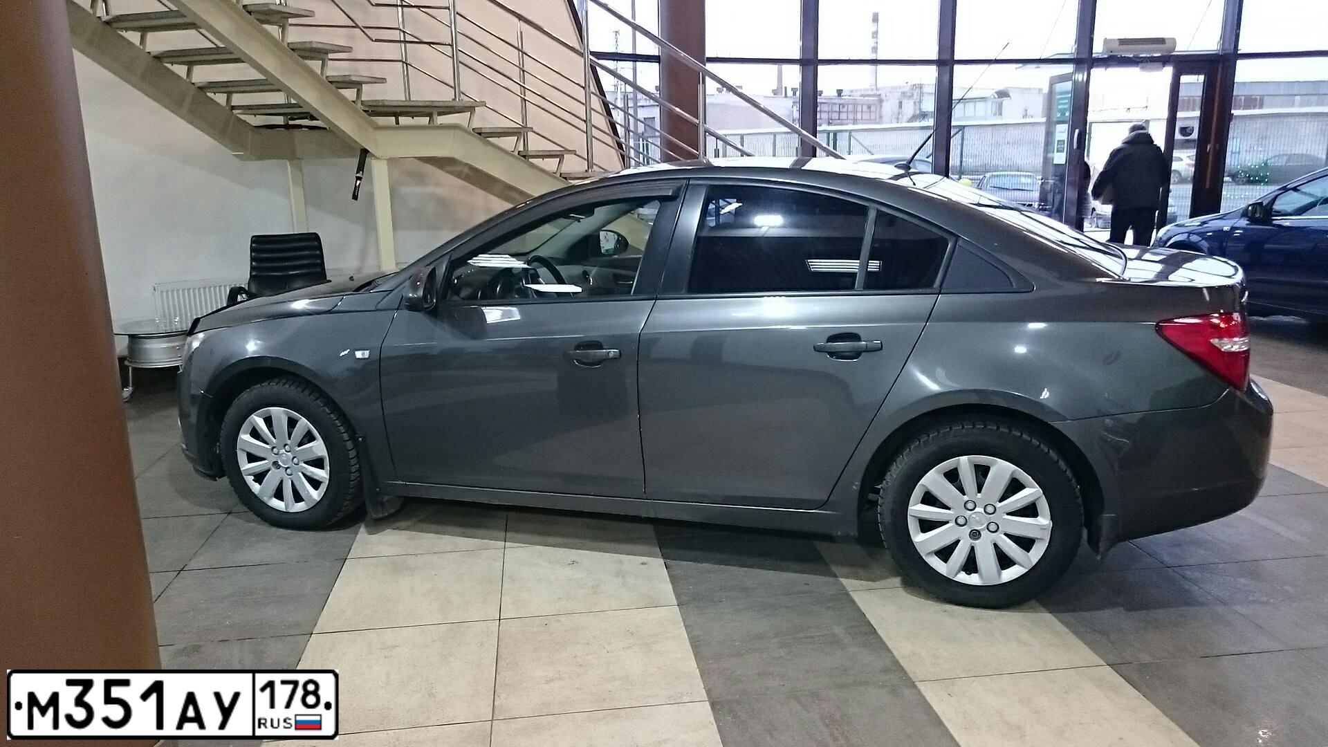 Фото автомобиля CHEVROLET CRUZE, 2012 — госномер М351АУ178. Цвет: СЕРЫЙ МЕТАЛЛИК
