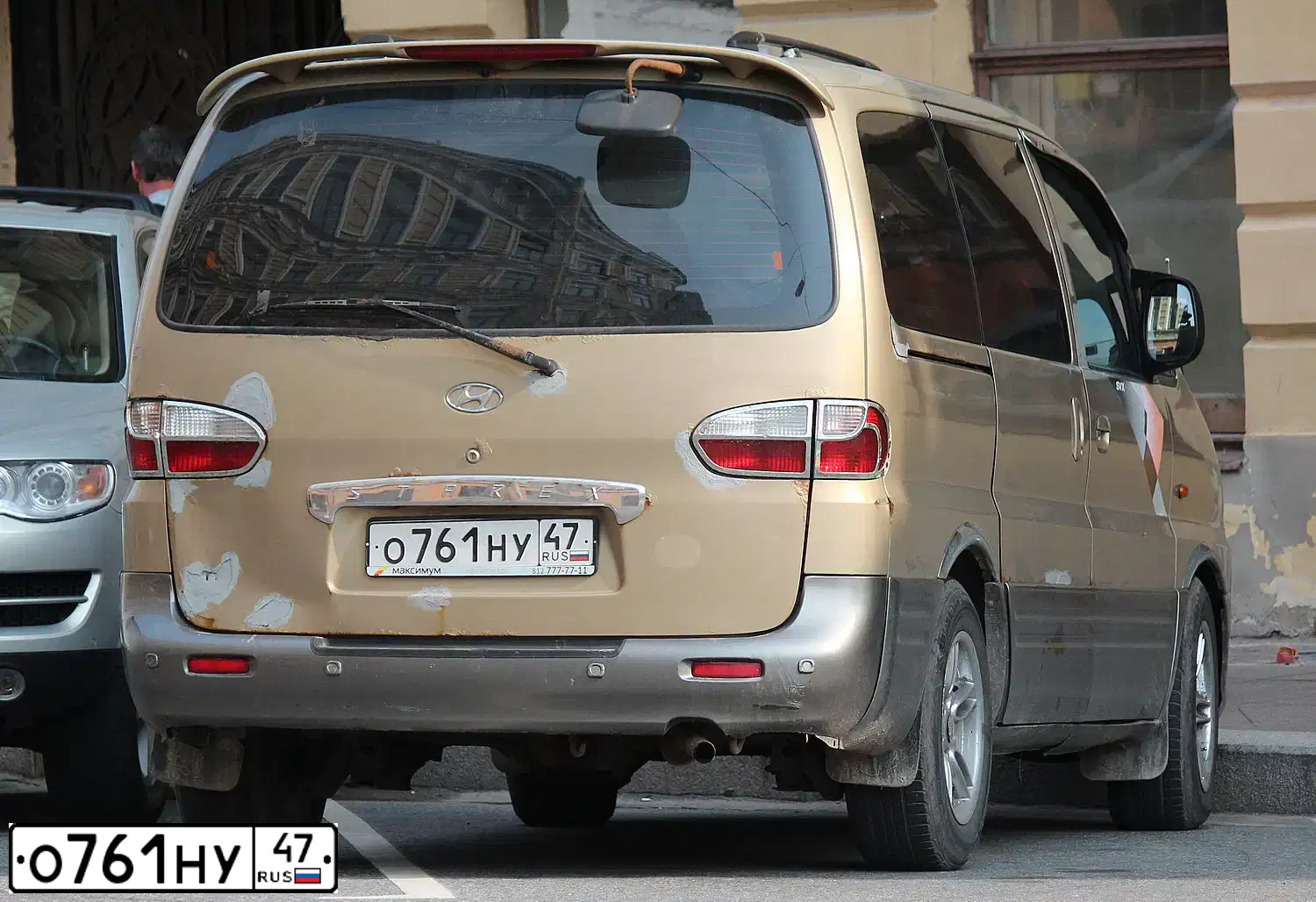 Фото автомобиля HYUNDAI H 1/H 100/STAREX, 2002 — госномер У306МТ47. Цвет: ЗЕЛЕНЫЙ