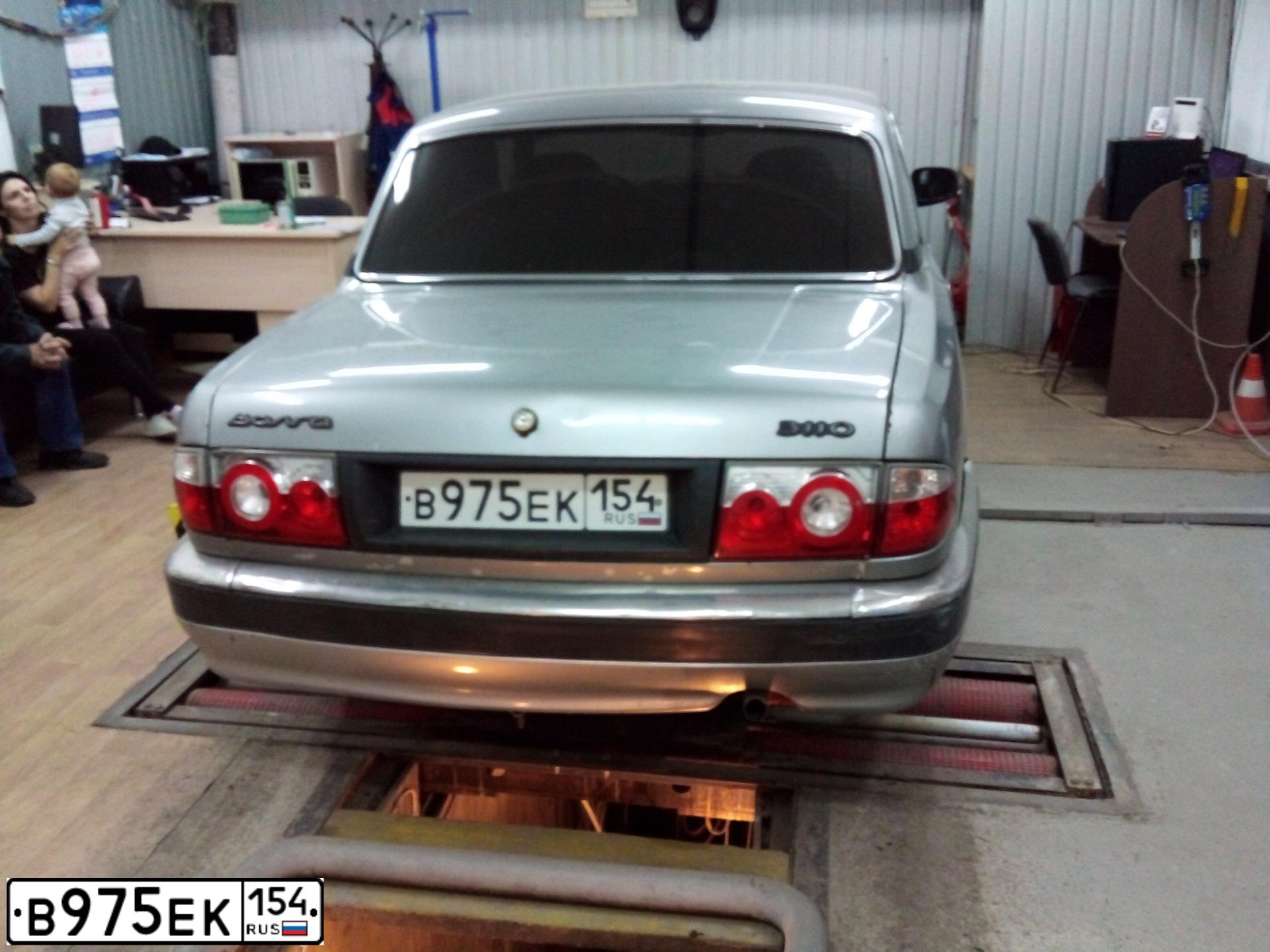 Фото автомобиля GAZ 3110 WOLGA, 2003 — госномер В975ЕК154. Цвет: БУРАН