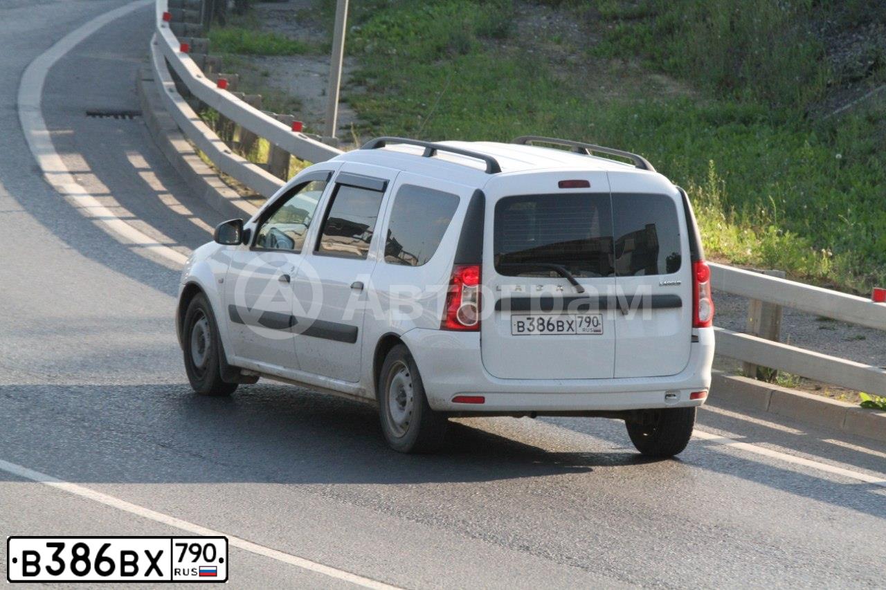 Фото автомобиля LADA LARGUS, 2019 — госномер В386ВХ790. Цвет: Белый