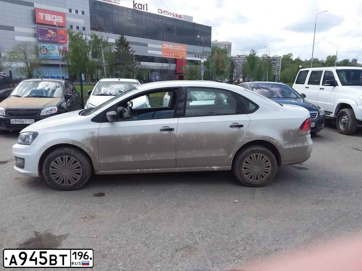 Фото автомобиля LADA 2190 GRANTA, 2013 — госномер А945ВТ196. Цвет: Сине-Черный