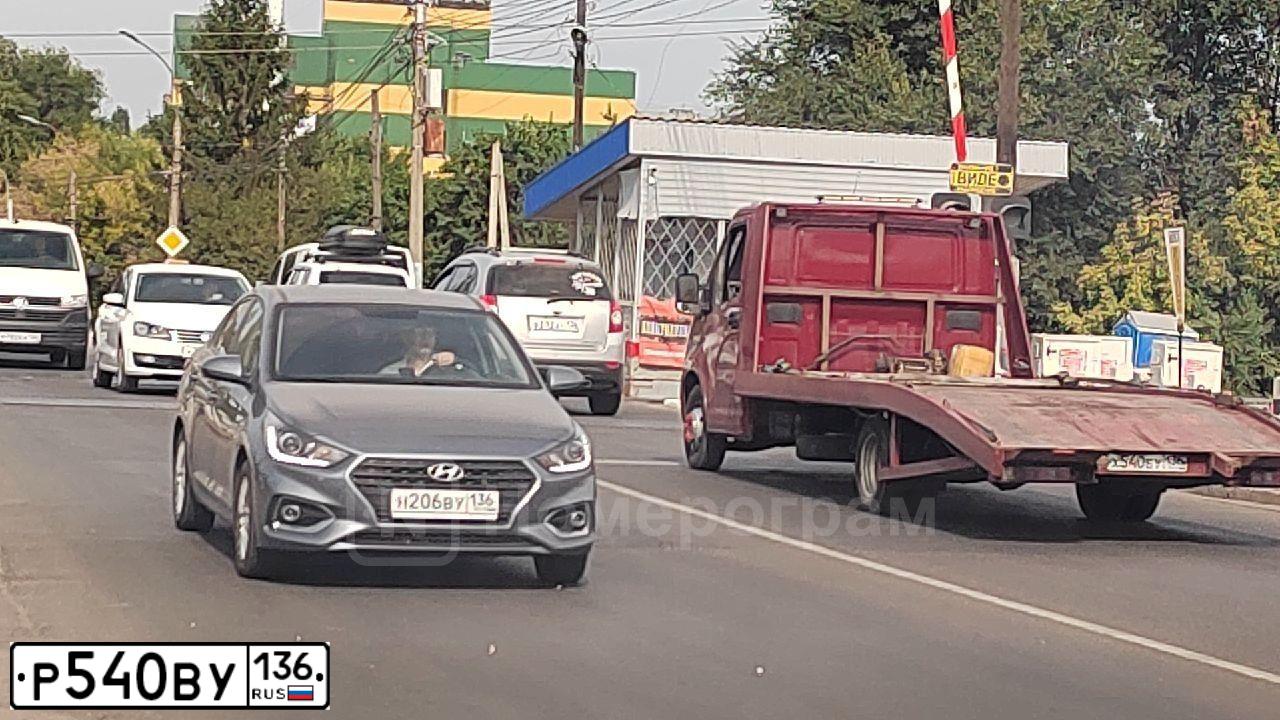 Фото автомобиля MAZDA CX-5, 2017 — госномер Х776АС136. Цвет: Красный