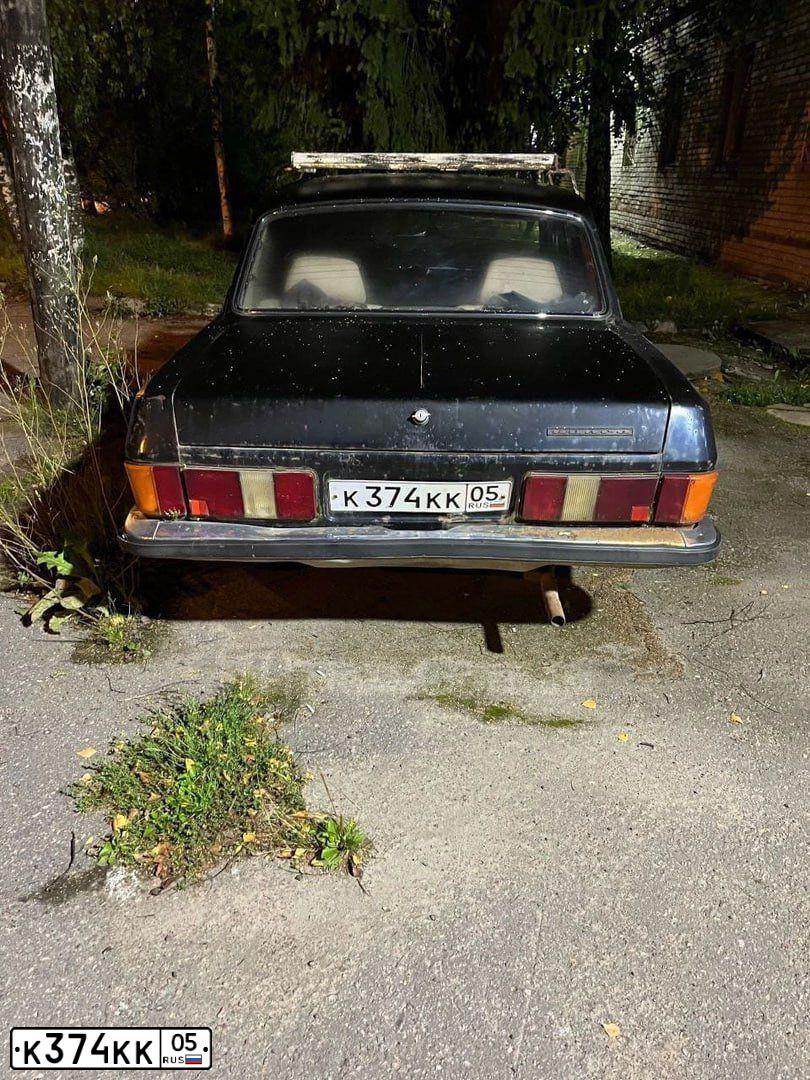 Фото автомобиля GAZ 3102 WOLGA, 1997 — госномер К374КК05. Цвет: ЧЕРНЫЙ