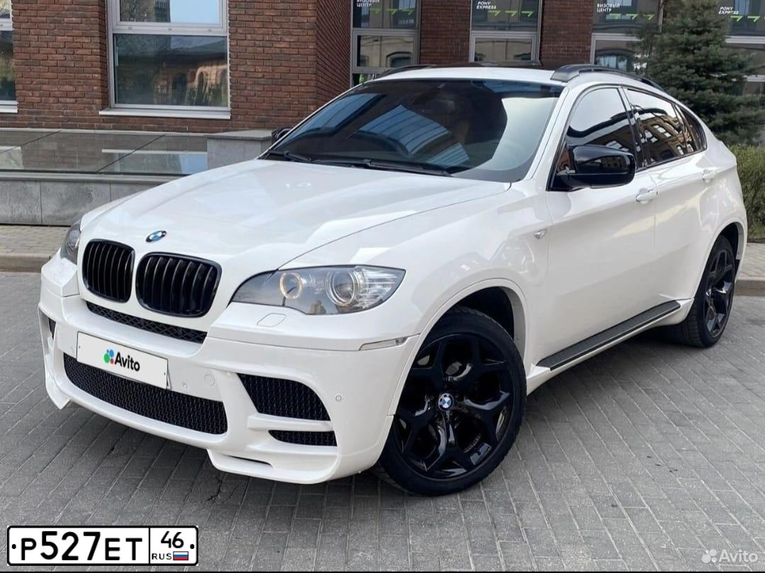 Фото автомобиля BMW X6, 2011 — госномер Р527ЕТ46. Цвет: Белый