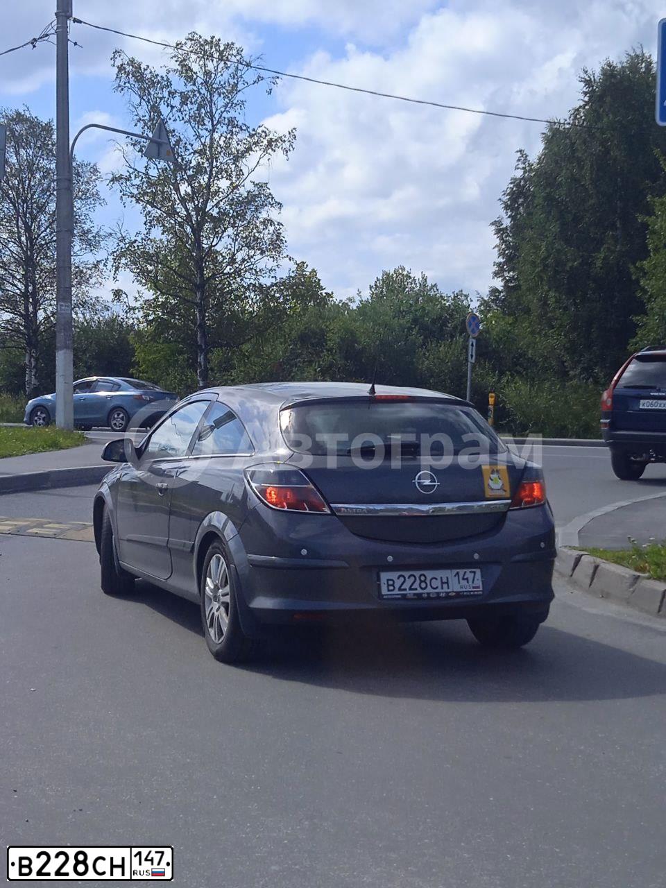 Фото автомобиля OPEL ASTRA, 2010 — госномер В228СН147. Цвет: ТЕМНО-СЕРЫЙ