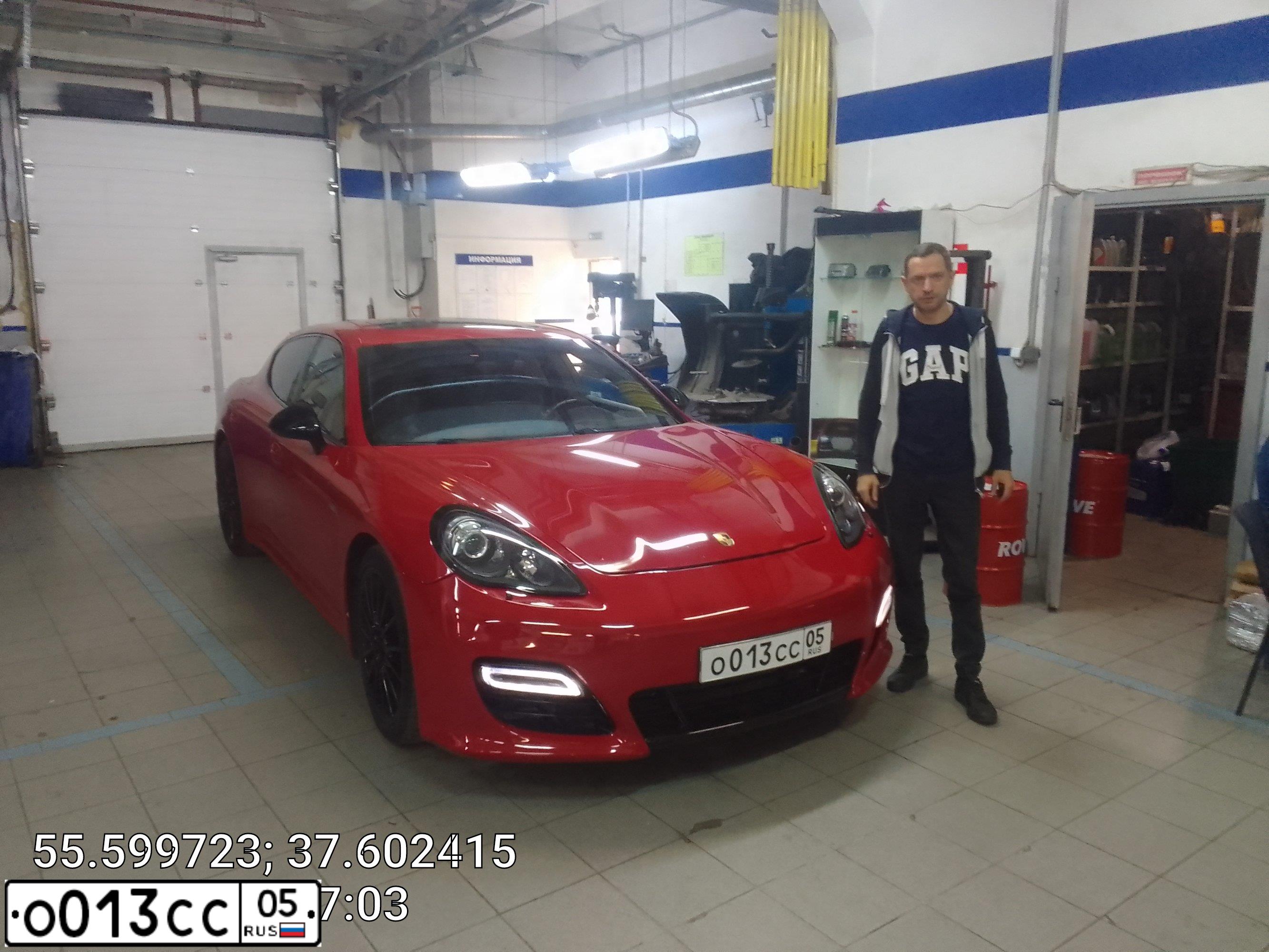 Фото автомобиля PORSCHE PANAMERA, 2012 — госномер О089ЕО797. Цвет: Красный