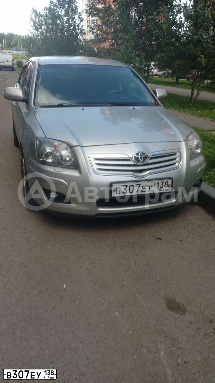 Фото автомобиля TOYOTA AVENSIS, 2008 — госномер М374МА77. Цвет: СЕРЫЙ