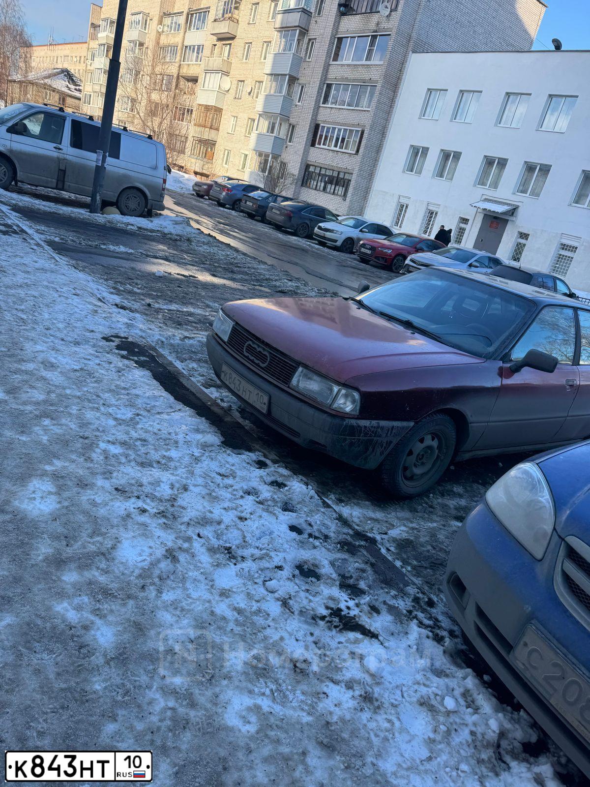 Фото автомобиля AUDI 80, 1988 — госномер К843НТ10. Цвет: Красный