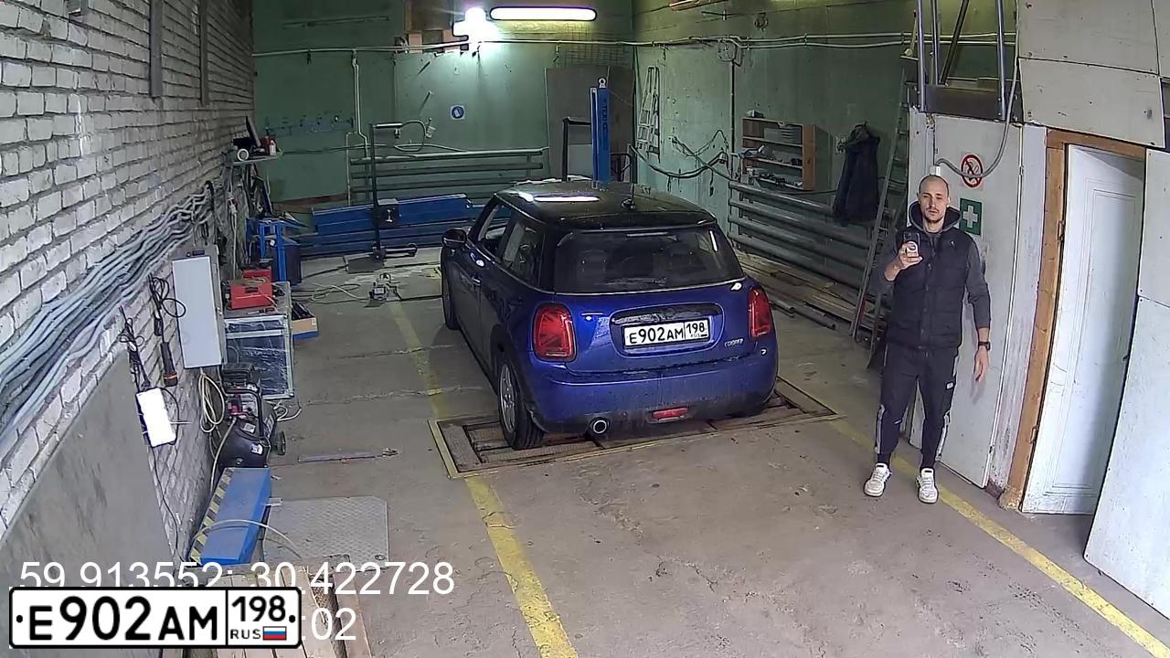 Фото автомобиля MINI I MINI, 2019 — госномер С451НТ198. Цвет: синий