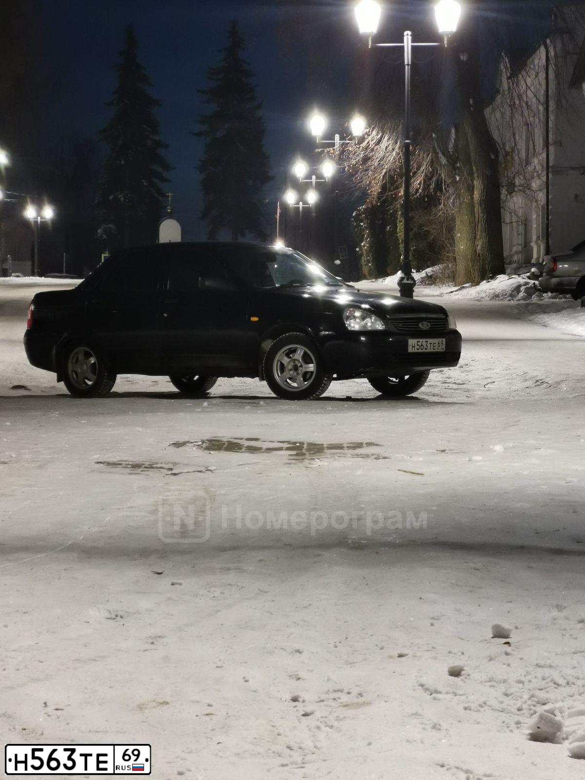 Фото автомобиля LADA 2170 PRIORA, 2009 — госномер Н563ТЕ69. Цвет: Темно-зеленый